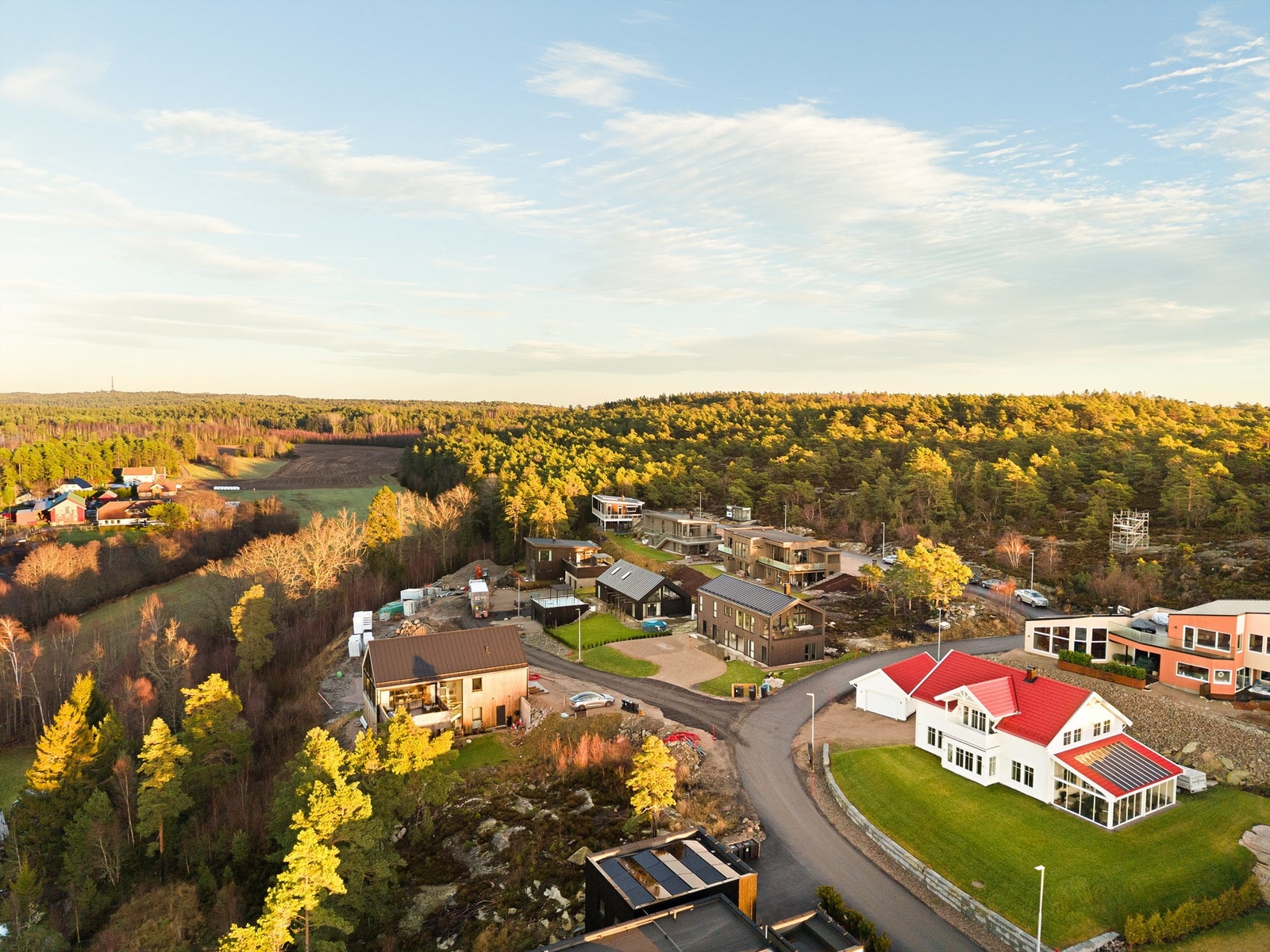 Feltet er uten gjennomgangstrafikk og har et tilbaketrukket, rolig og barnevennlig miljø. Galleribilde