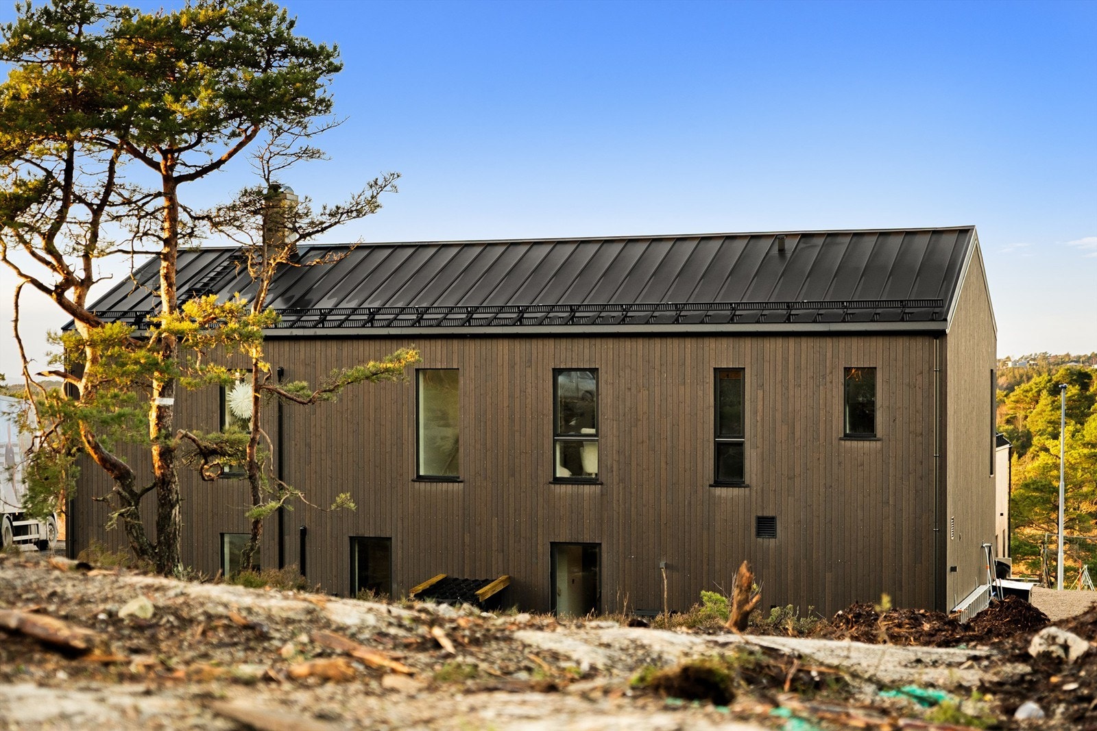 Platting er anlagt bak boligen der solen kommer først, sommerstid fra tidlig på dagen. Galleribilde