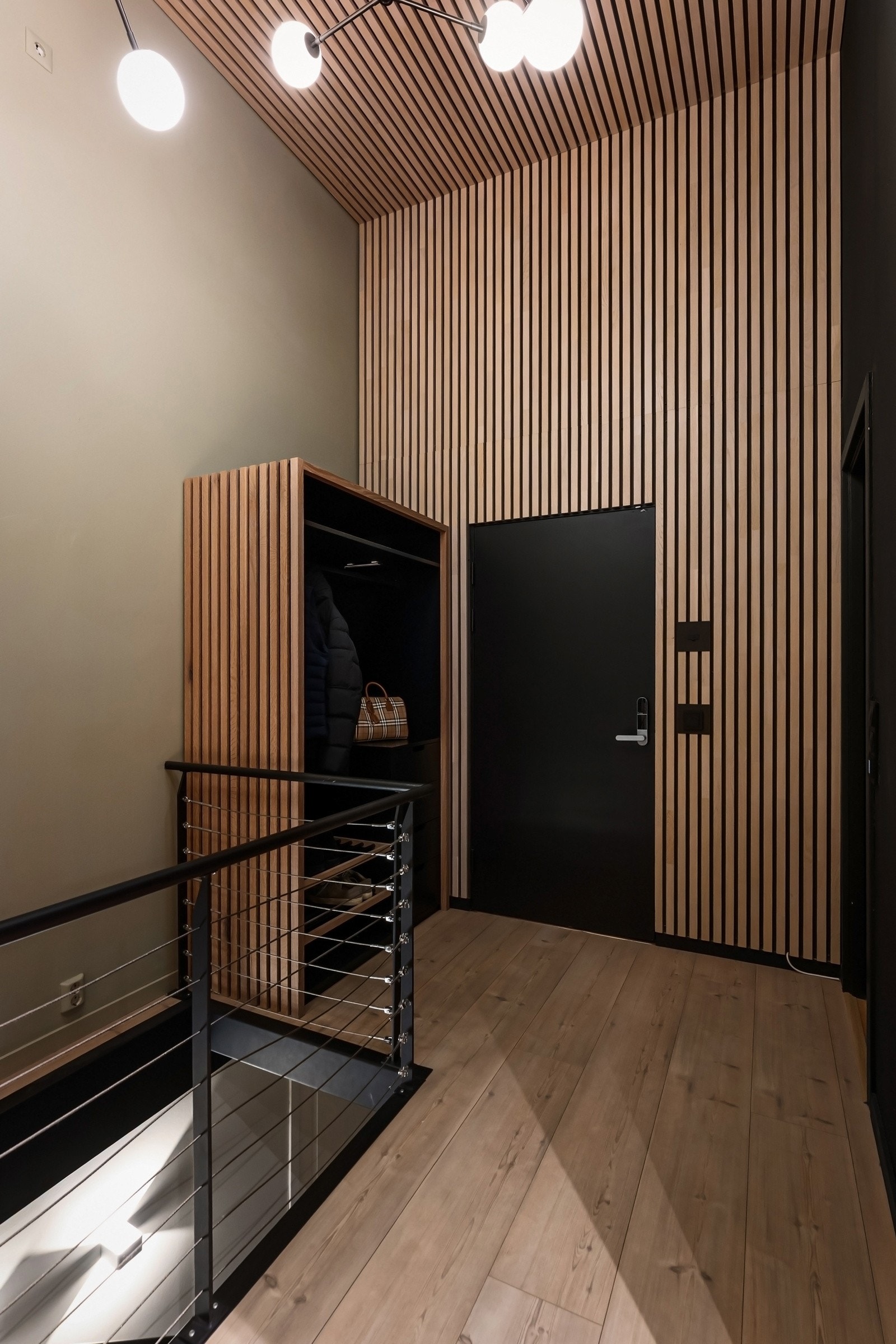 Entreen gir et imponerende førsteinntrykk med sin generøse takhøyde og lekre interiør. Galleribilde