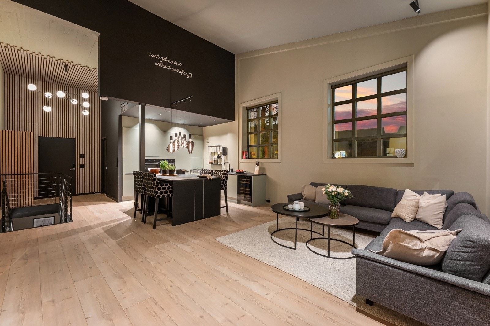 Dette er en stilfull og unik fabrikkleilighet i Lillestrøm sentrum med svært gode kvaliteter. Galleribilde