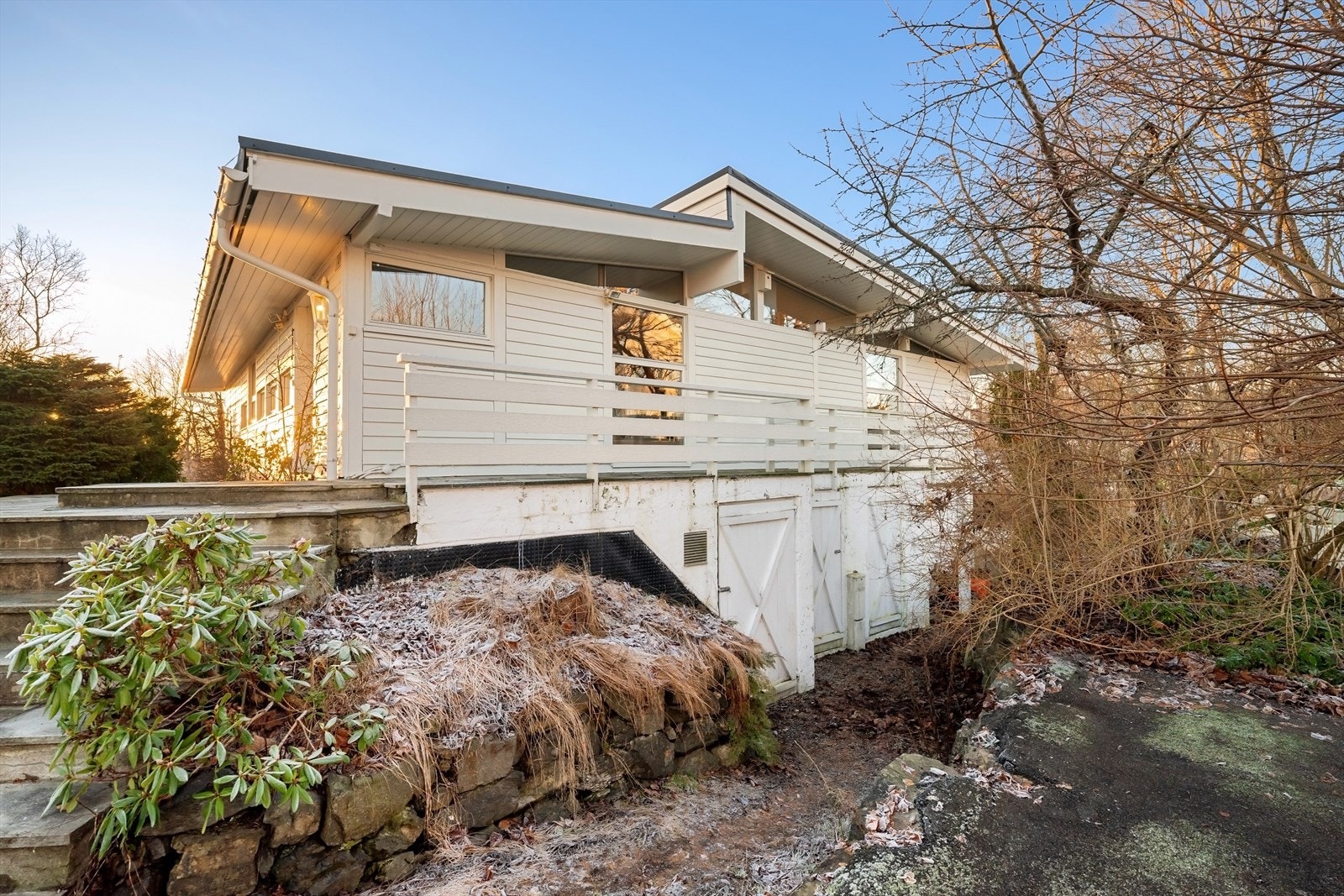 Boligen har rikelig med lagringsplass i form av totalt fem utvendige boder. Galleribilde