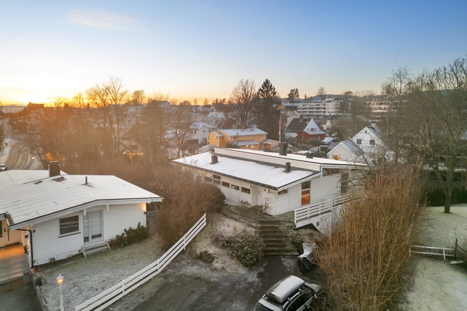 Det er godt med biloppstillingsplasser på egen tomt. Galleribilde