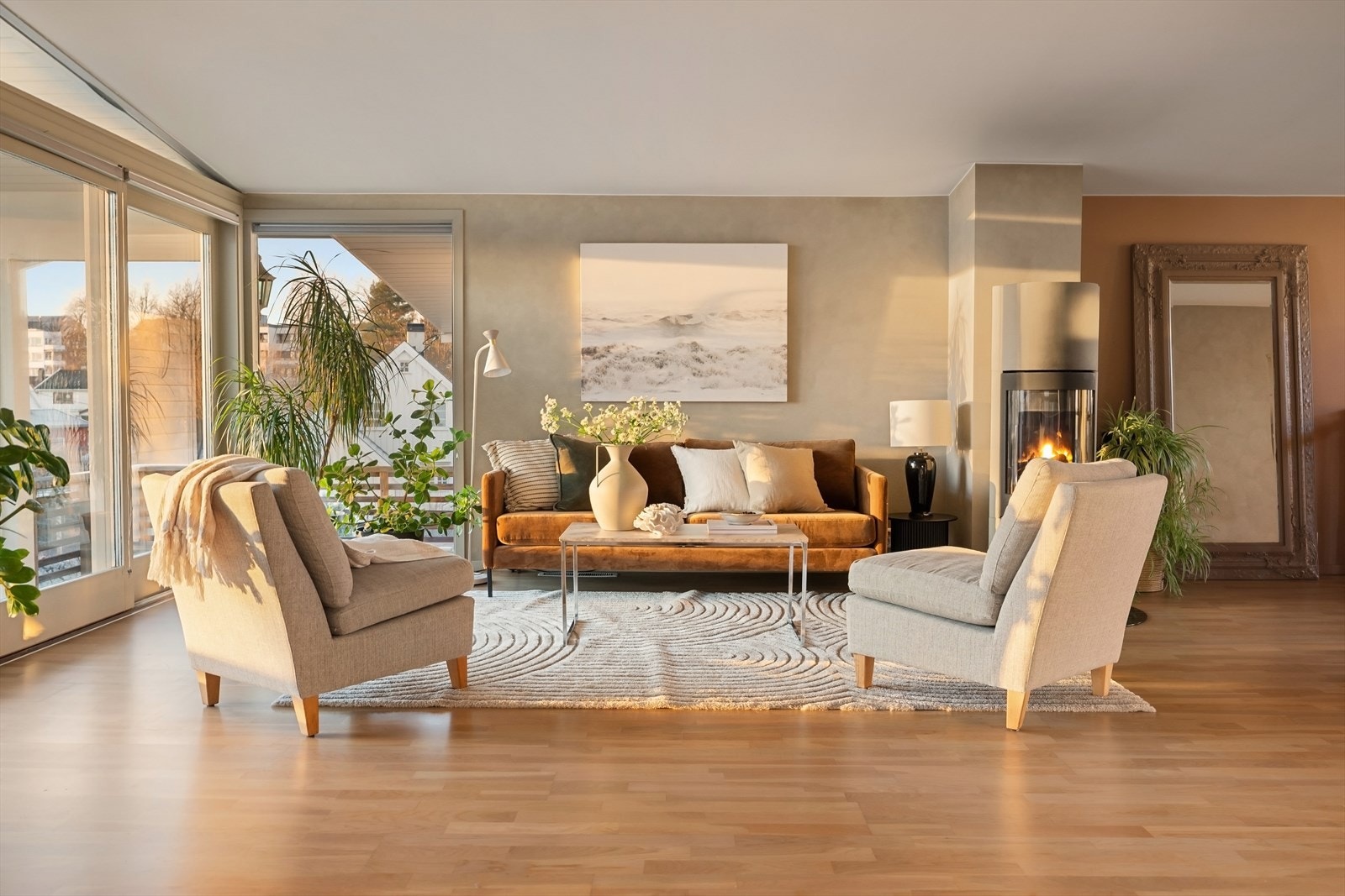 Her er det god plass til sofagruppe og TV-møblement. Galleribilde