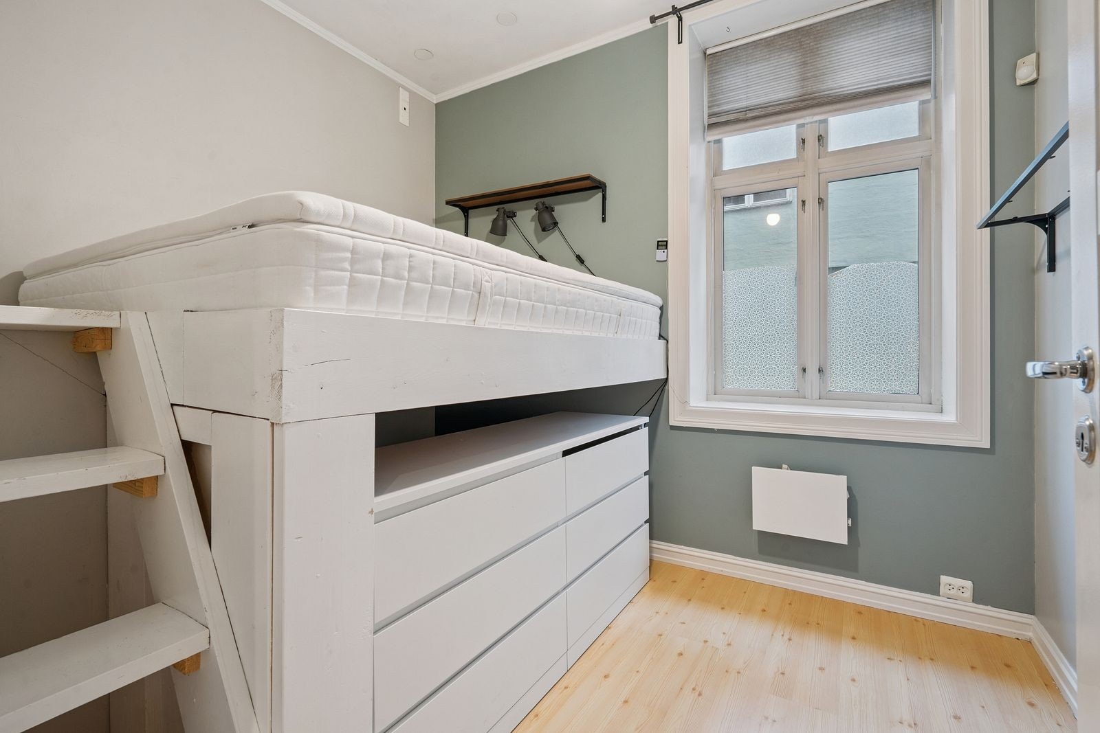 Plassbygd Seng Galleribilde