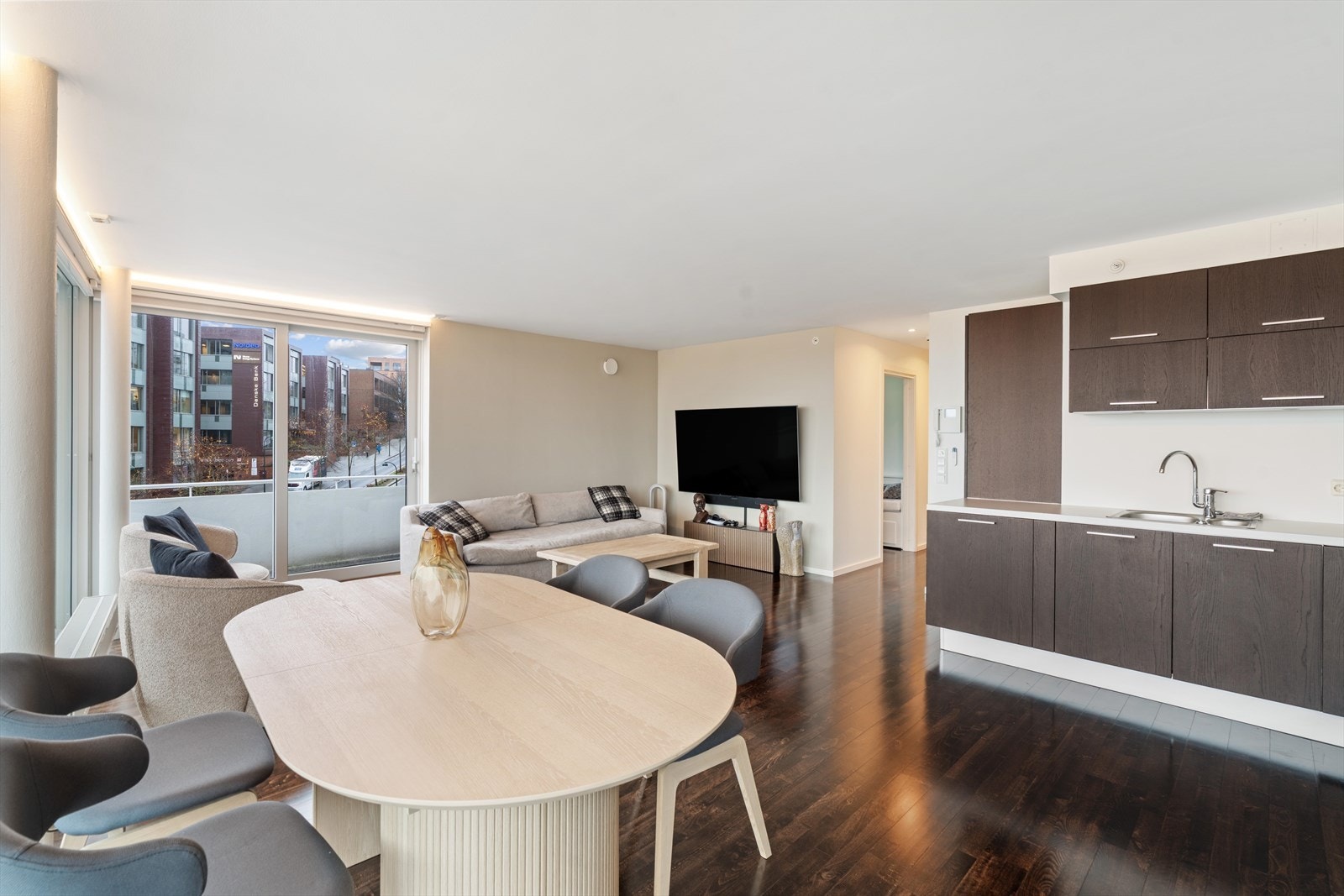 Spisestue/stue Galleribilde