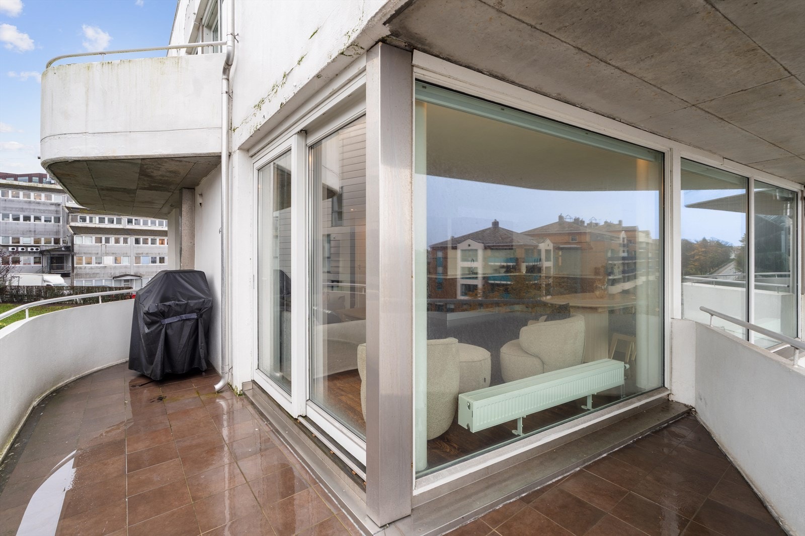 Romslig balkong Galleribilde