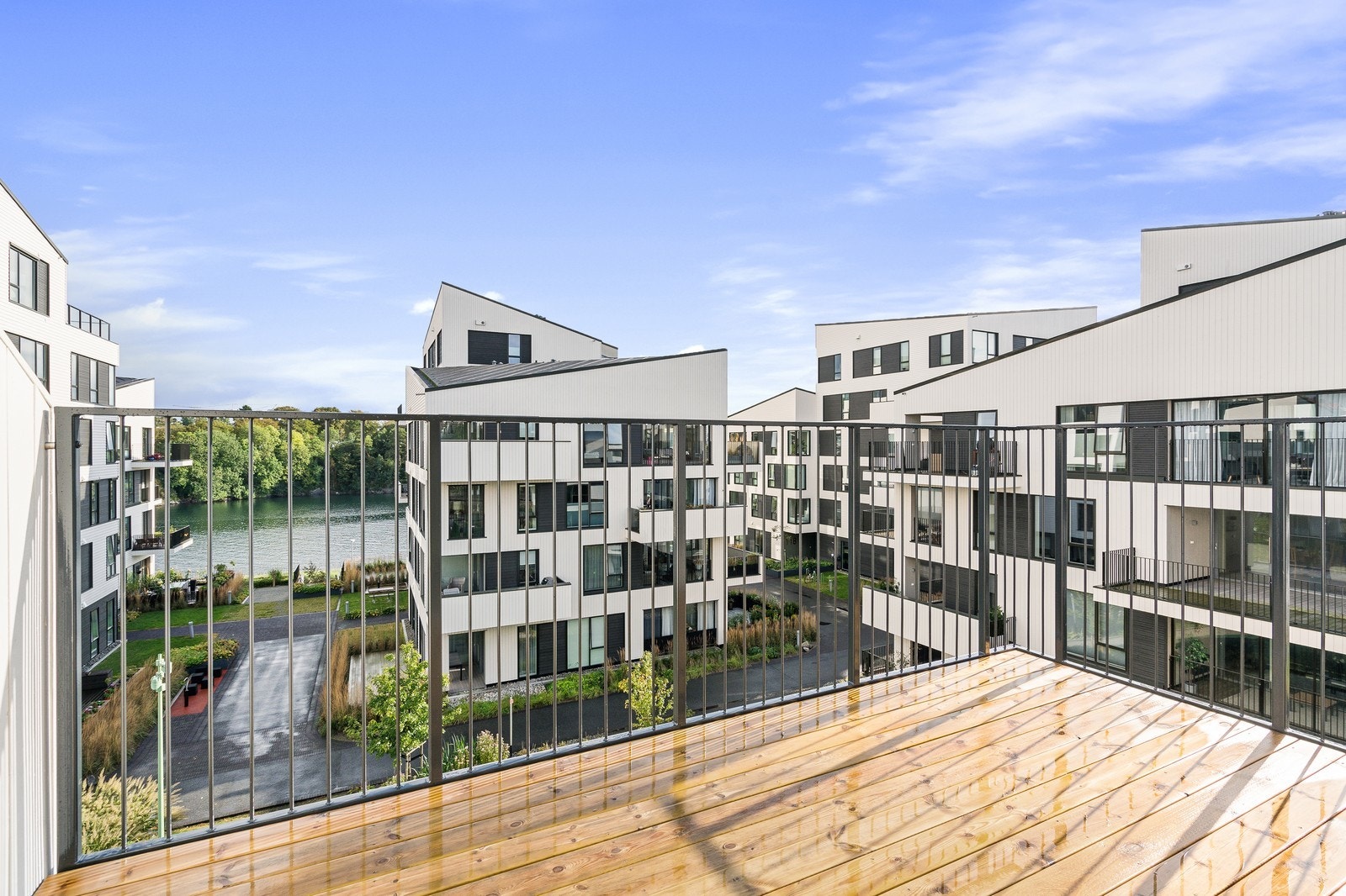 Terrasse mot sjøen Galleribilde