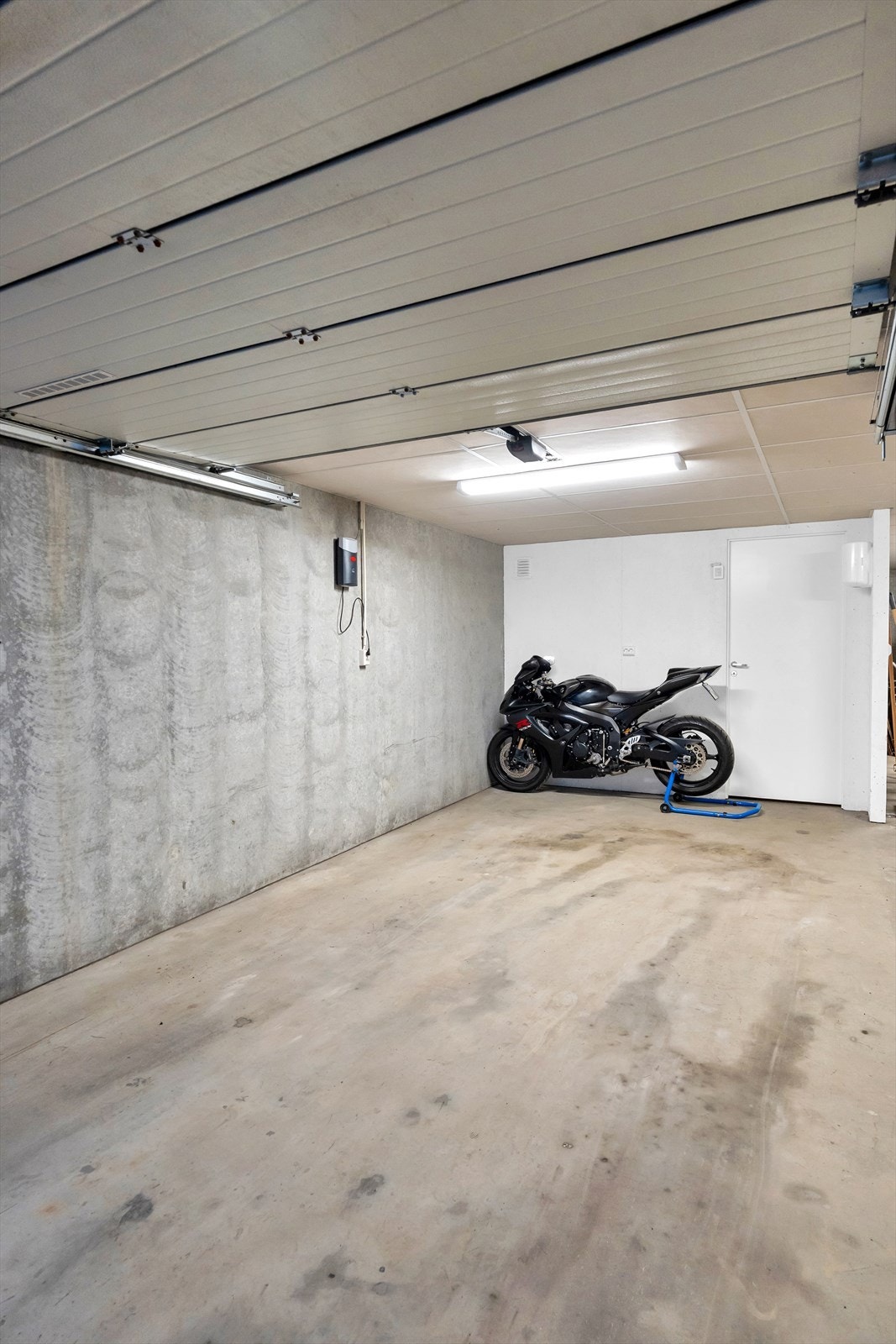 Fast parkeringsplass i garasje i underetasjen. Galleribilde