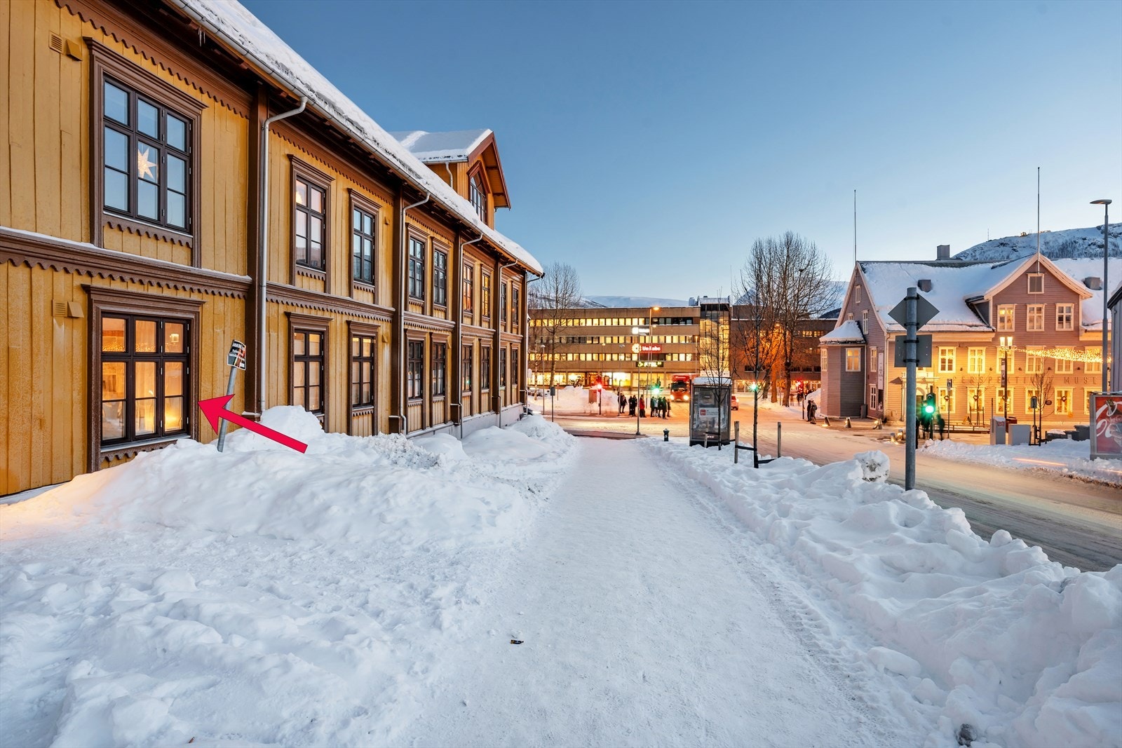 Svært gunstig beliggenhet i sentrum med sentrumskjernen rett utenfor ytterdøren! Galleribilde