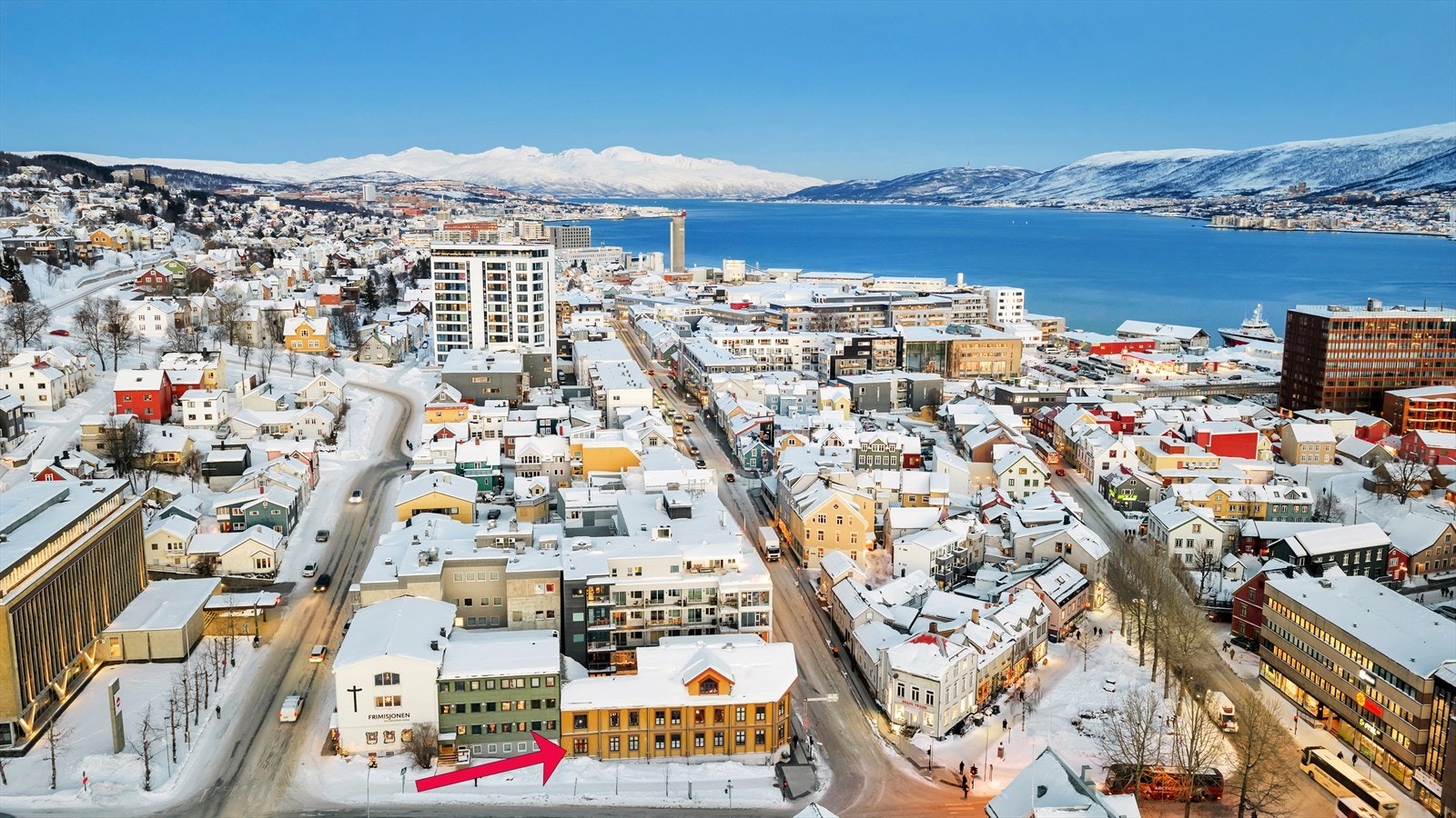 Området har meget gode kollektivforbindelser, i umiddelbar nærhet. Rask adkomst til eks. UNN/UiT og Jekta. Galleribilde