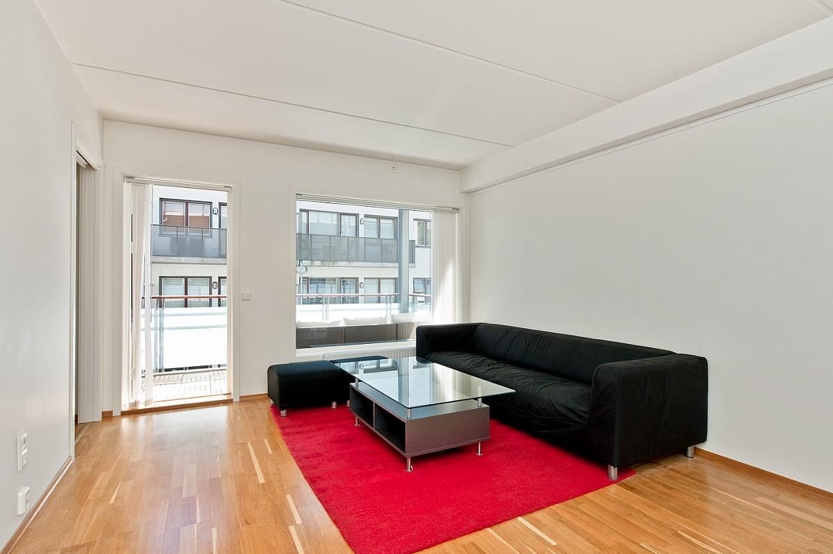 Lys stue med utgang til balkong Galleribilde