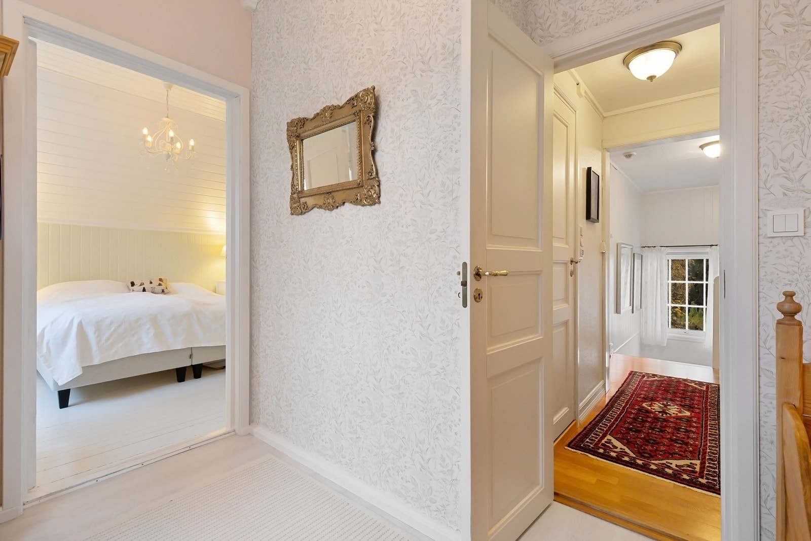 Gangen i andre etasje gir tilgang til alle rommene på etasjeplanet. Galleribilde