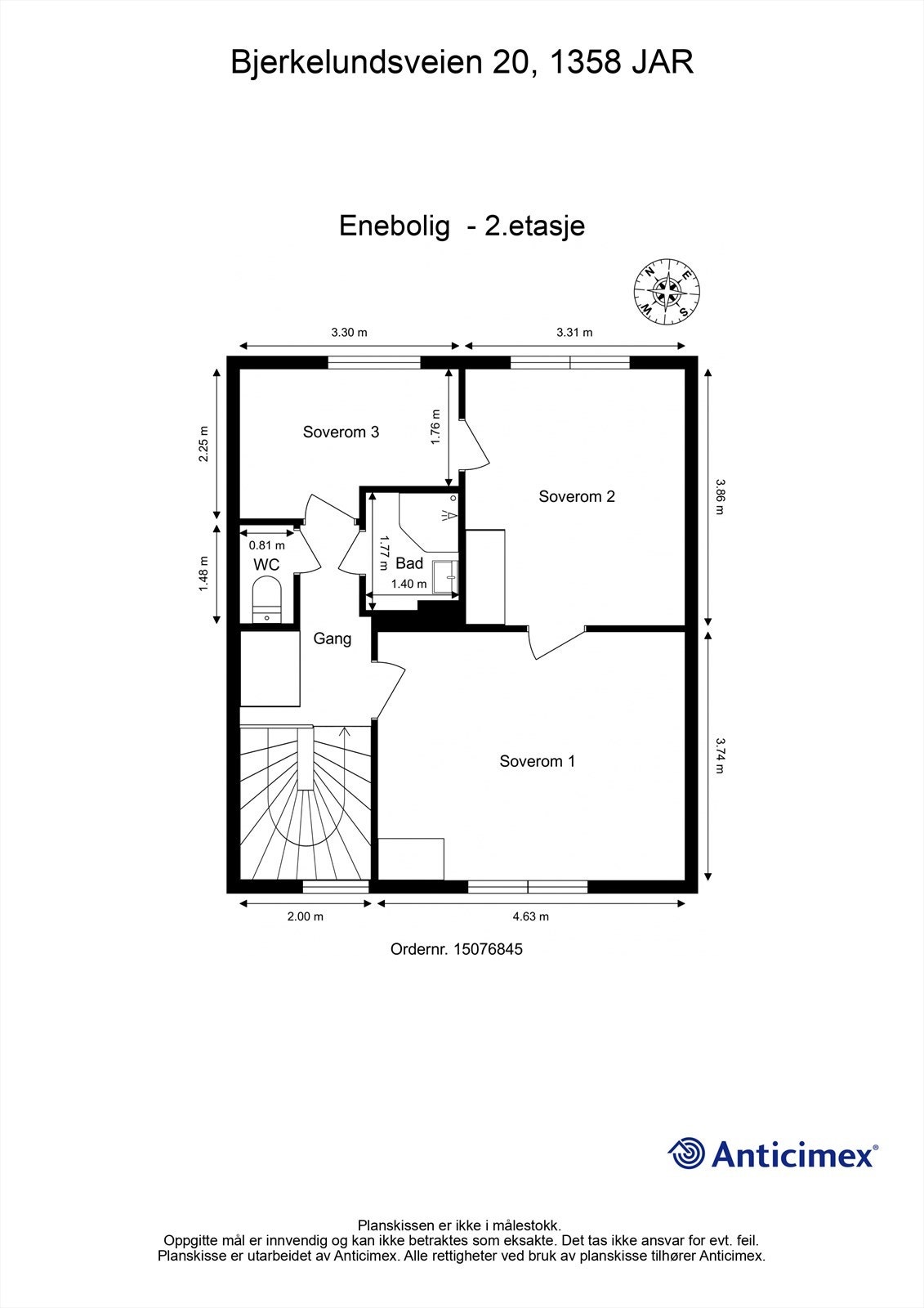 Andre etasje inneholder gang, bad og tre soverom. Galleribilde