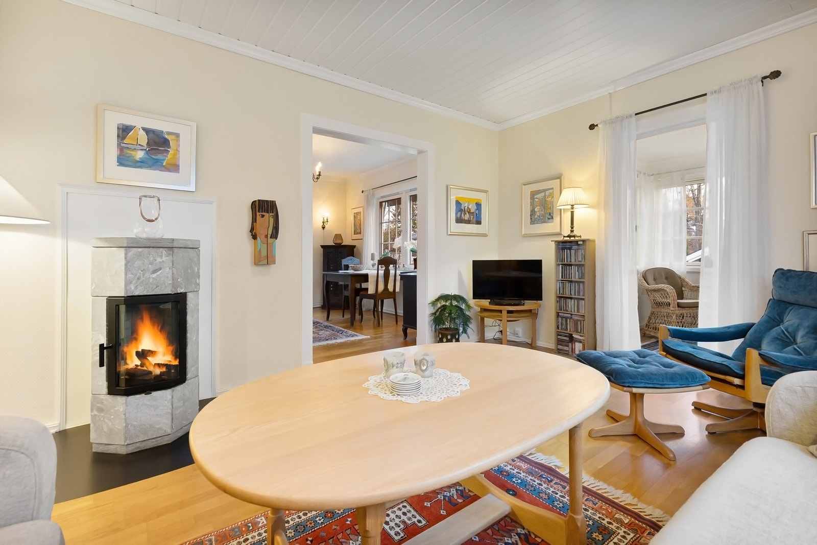 En peisovn gir både varme og en hyggelig atmosfære på kalde dager. Galleribilde