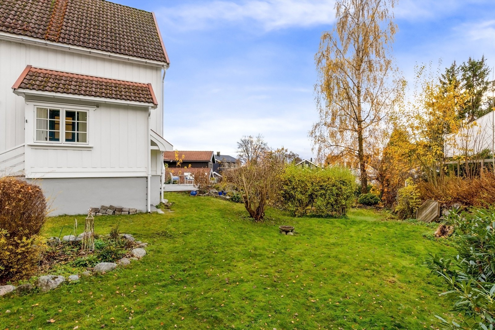Det er kort gangavstand til både Grav barneskole og Bekkestua ungdomsskole. Galleribilde
