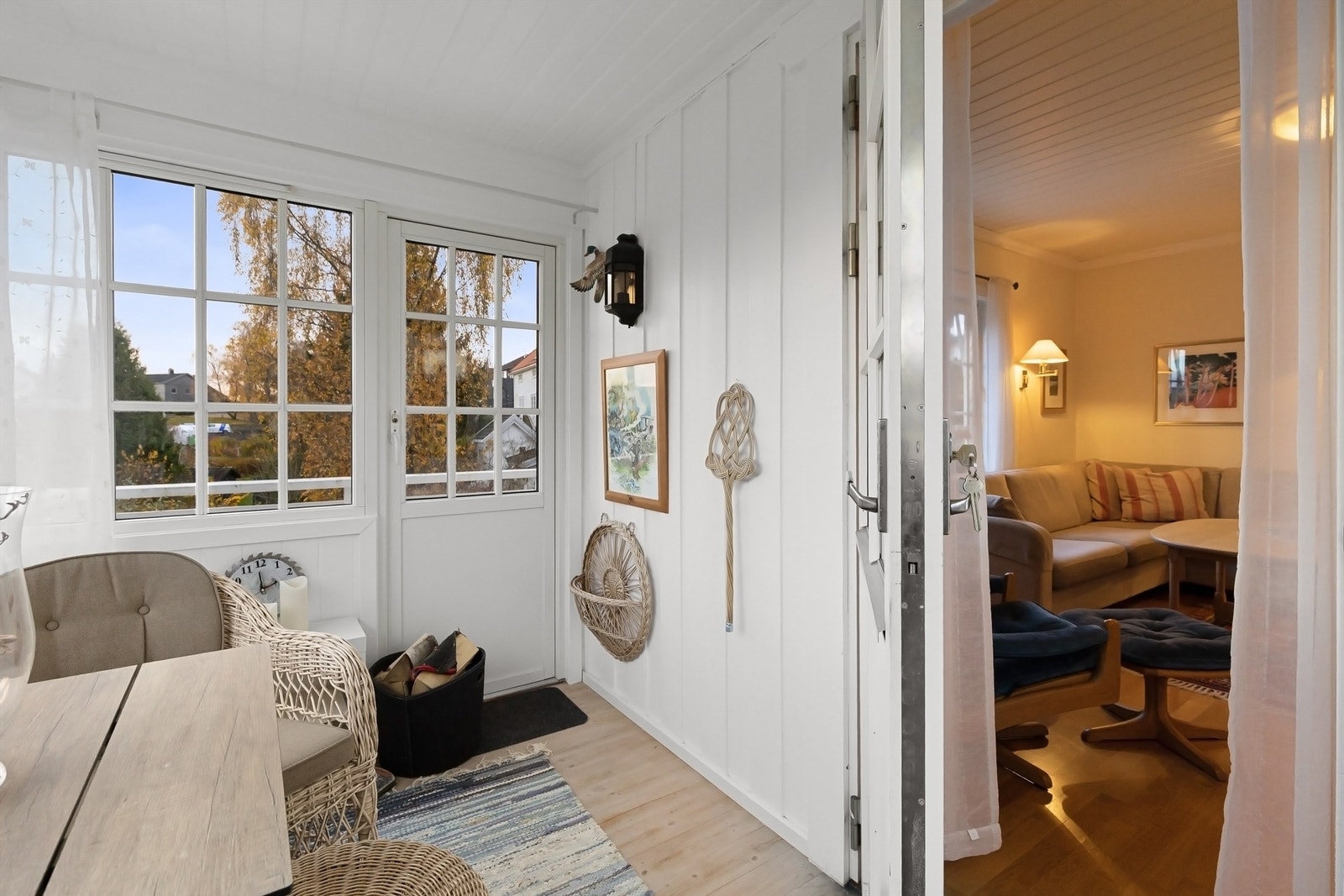 Vinterhagen har isolert gulv med malte gulvbord for ekstra komfort. Galleribilde