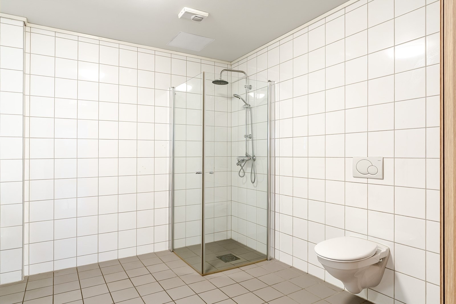 Badet er på hele 9,5 kvm. Galleribilde