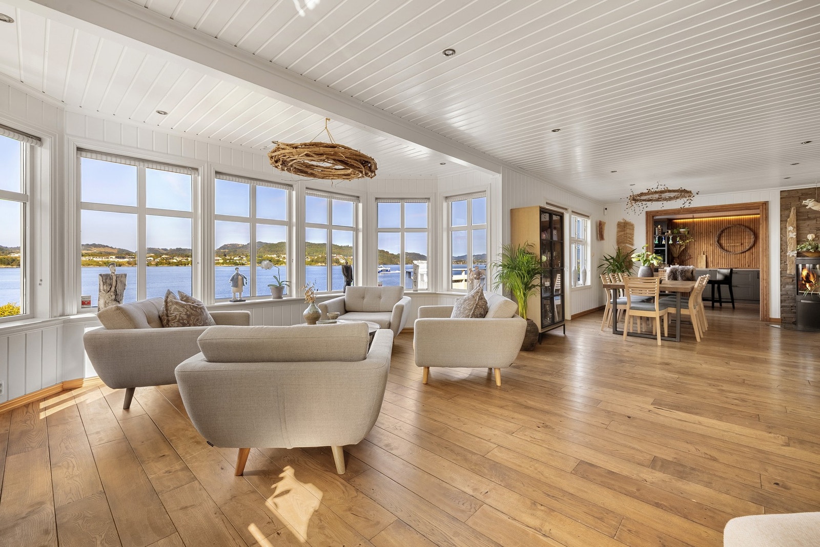 Det er også veldig god plass til flere sittegrupper. Galleribilde