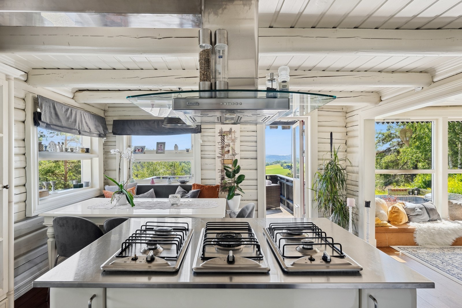 Flott utsikt fra kjøkkenet Galleribilde