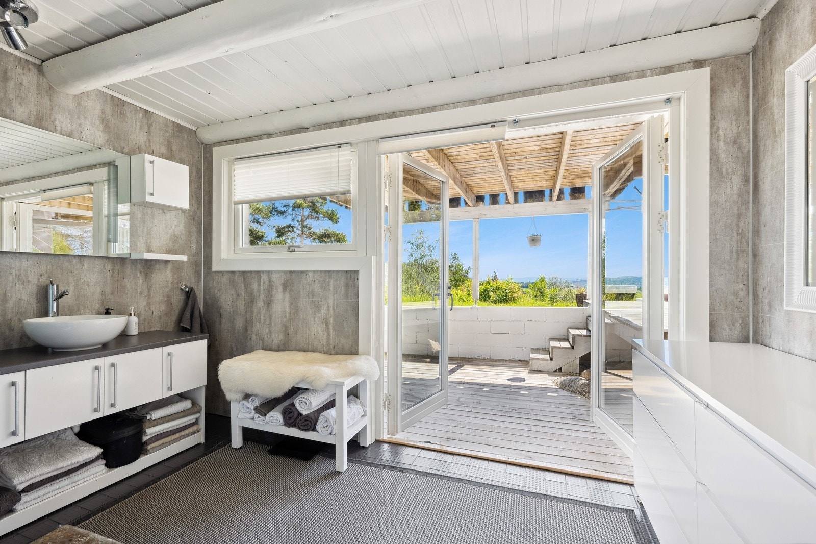 Bad med utgang til terrasse Galleribilde