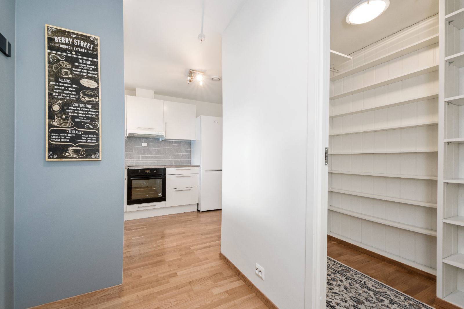 Entrè med inngang til innvendig bod Galleribilde