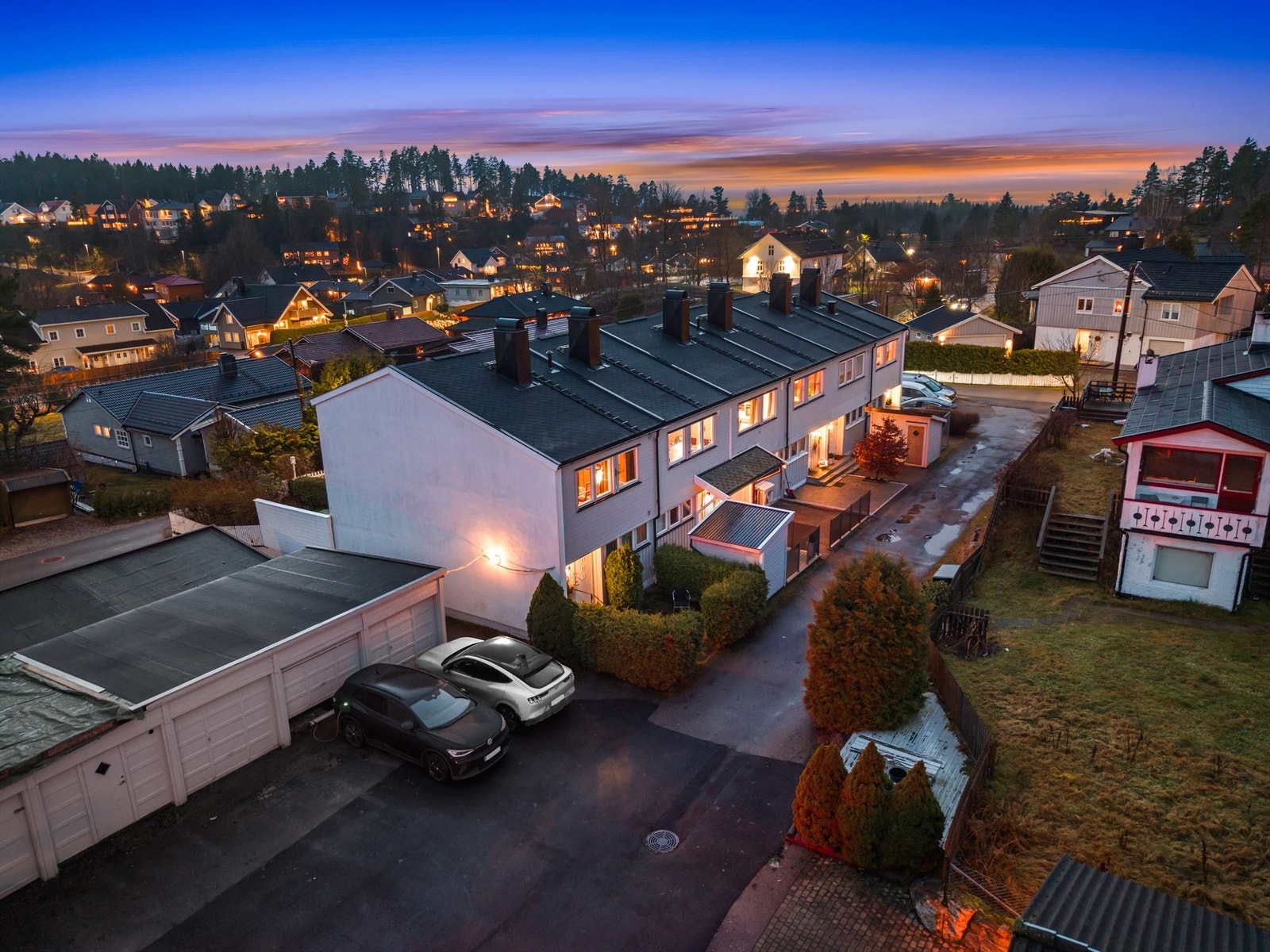 Til boligen medfølger en garasjeplass på 14 m² i fellesrekke Galleribilde