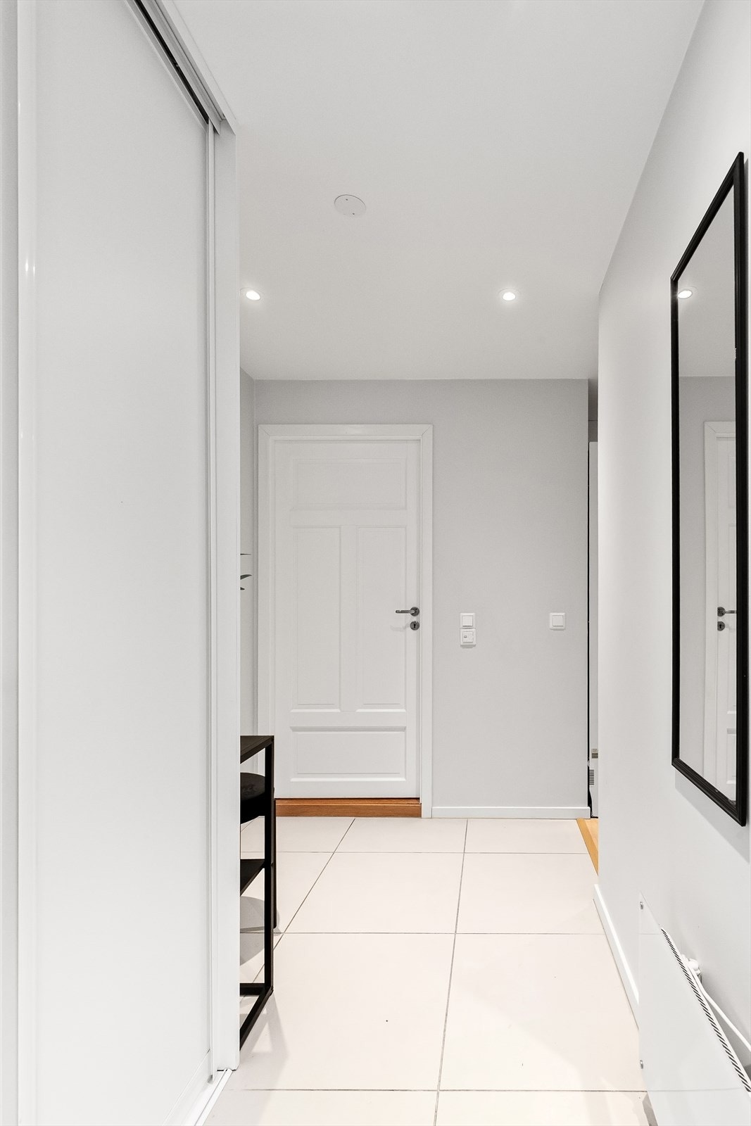 En pent flislagt gang gir et hyggelig førsteinntrykk Galleribilde