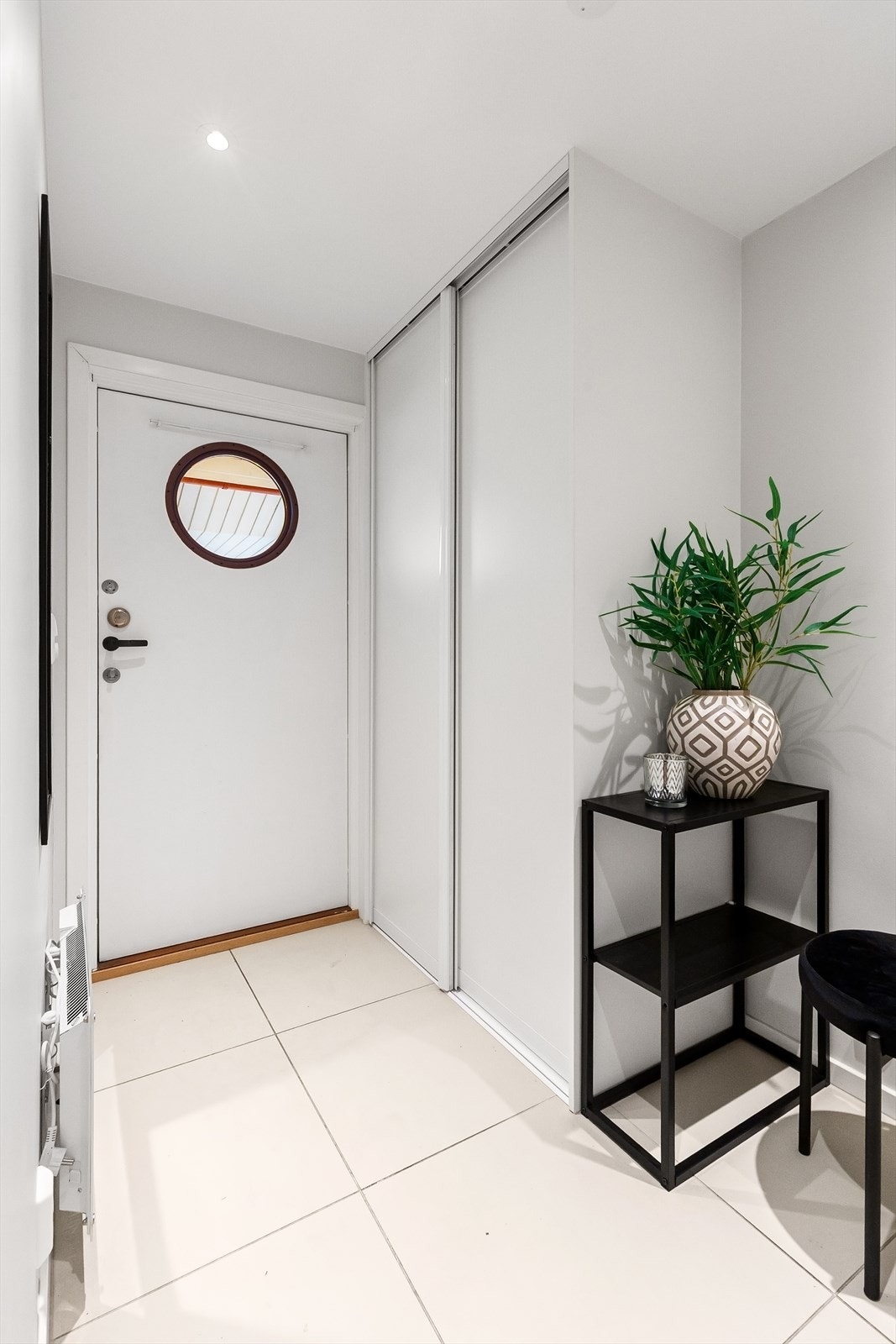 Det er bra med garderobeplass i gangen Galleribilde