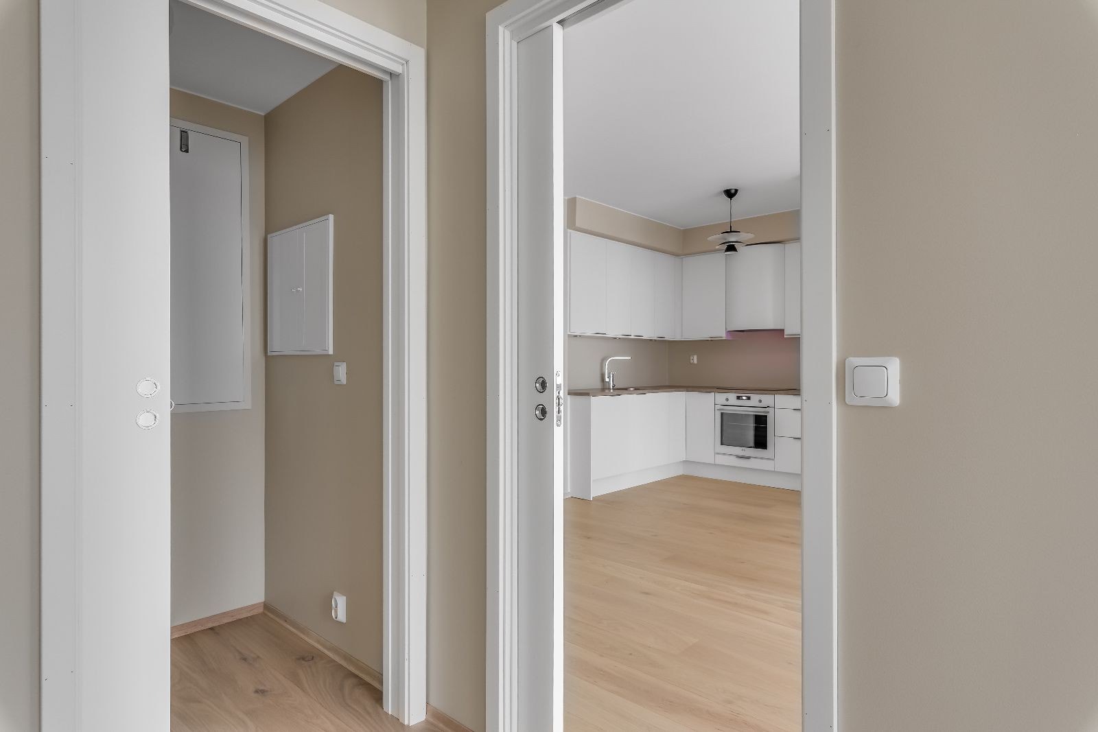 Soverom 2 - med inngang til innebod/walk-in Galleribilde