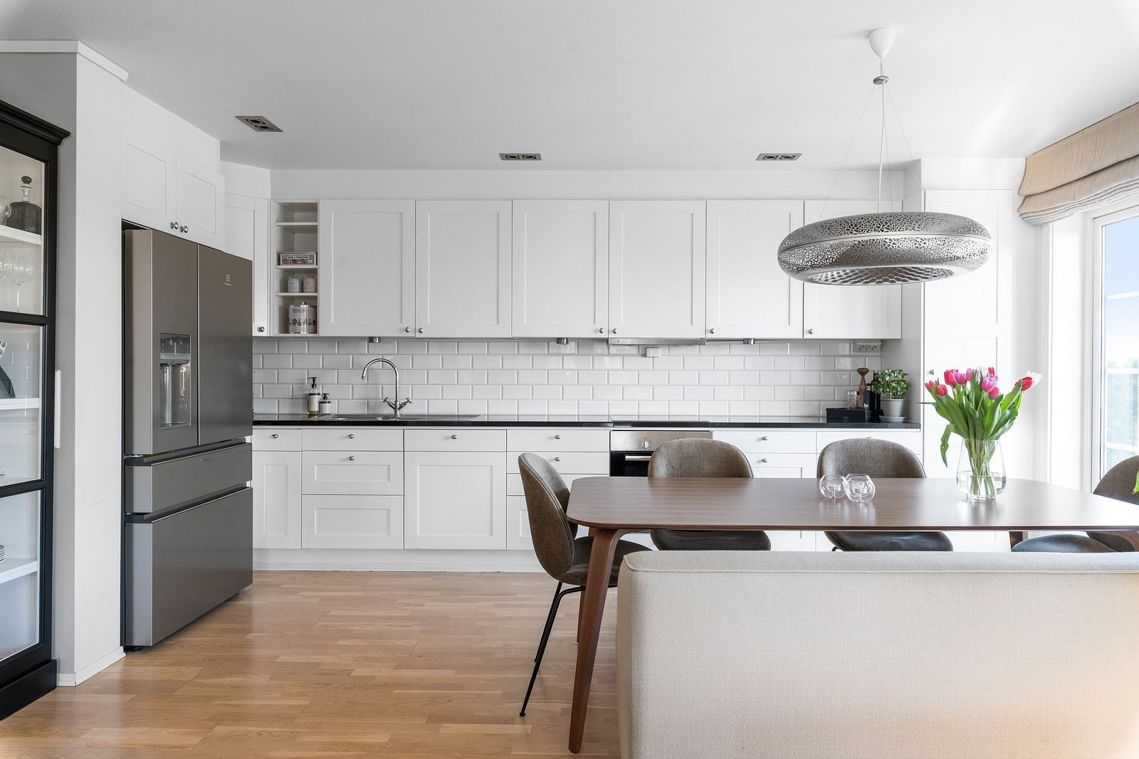 Flott kjøkken - alle hvitevarer er inkludert i leien Galleribilde