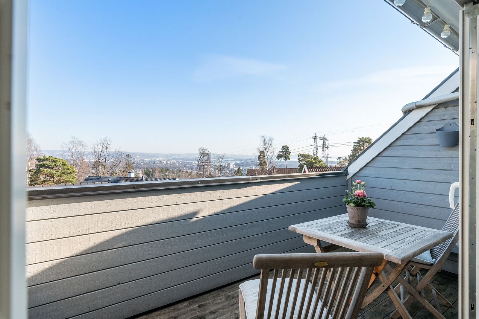Balkon med utsikt fra lofsettasje Galleribilde