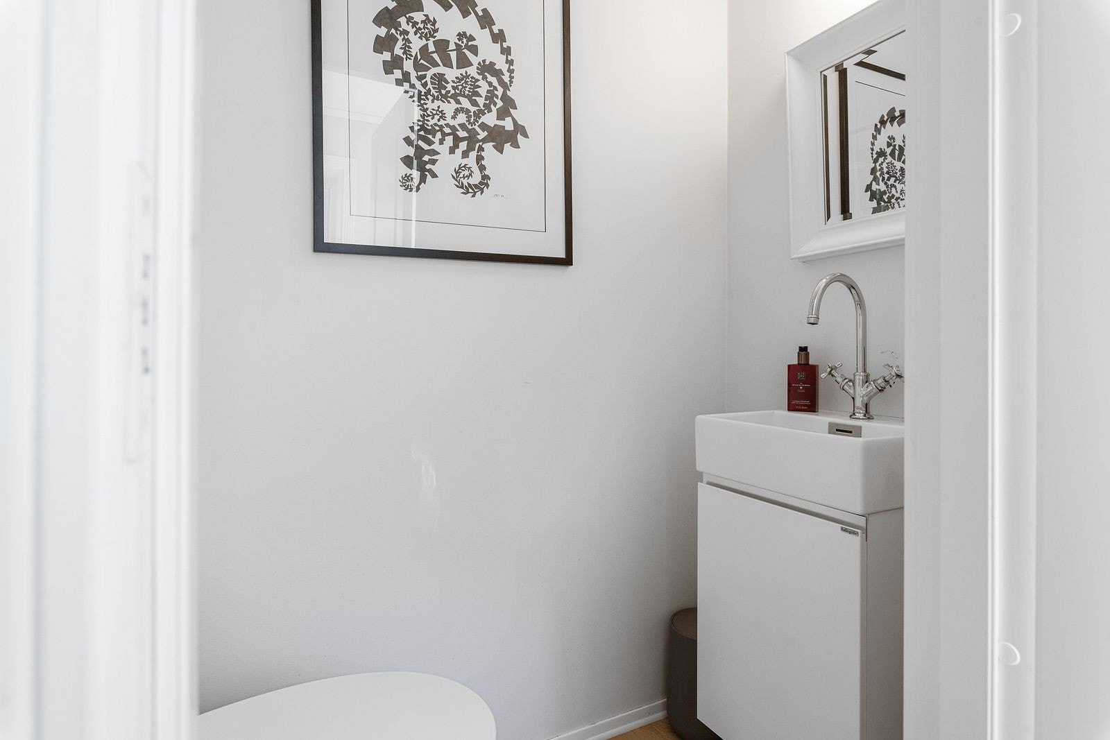 WC i entréen Galleribilde