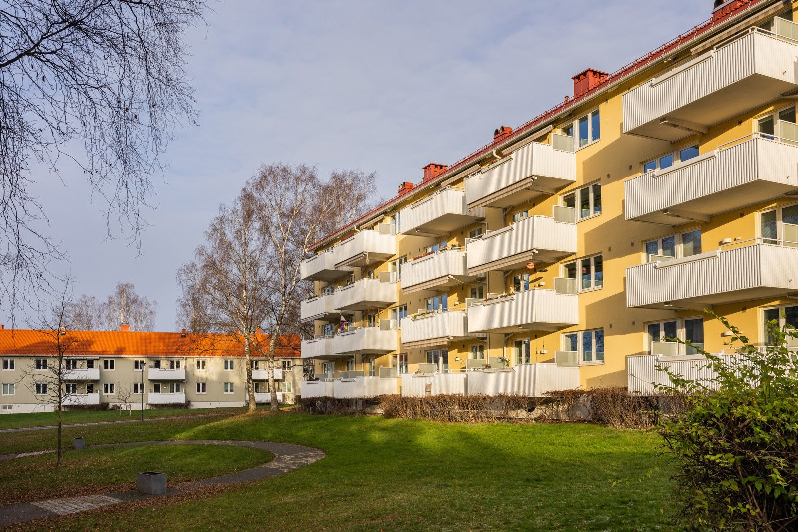 Det er stor sannsynlighet for at du vil kjenne på hvilepulsen når du ankommer Keyserløkka. En skjult perle med god avstand mellom blokkene og frodige fellesareal. Galleribilde