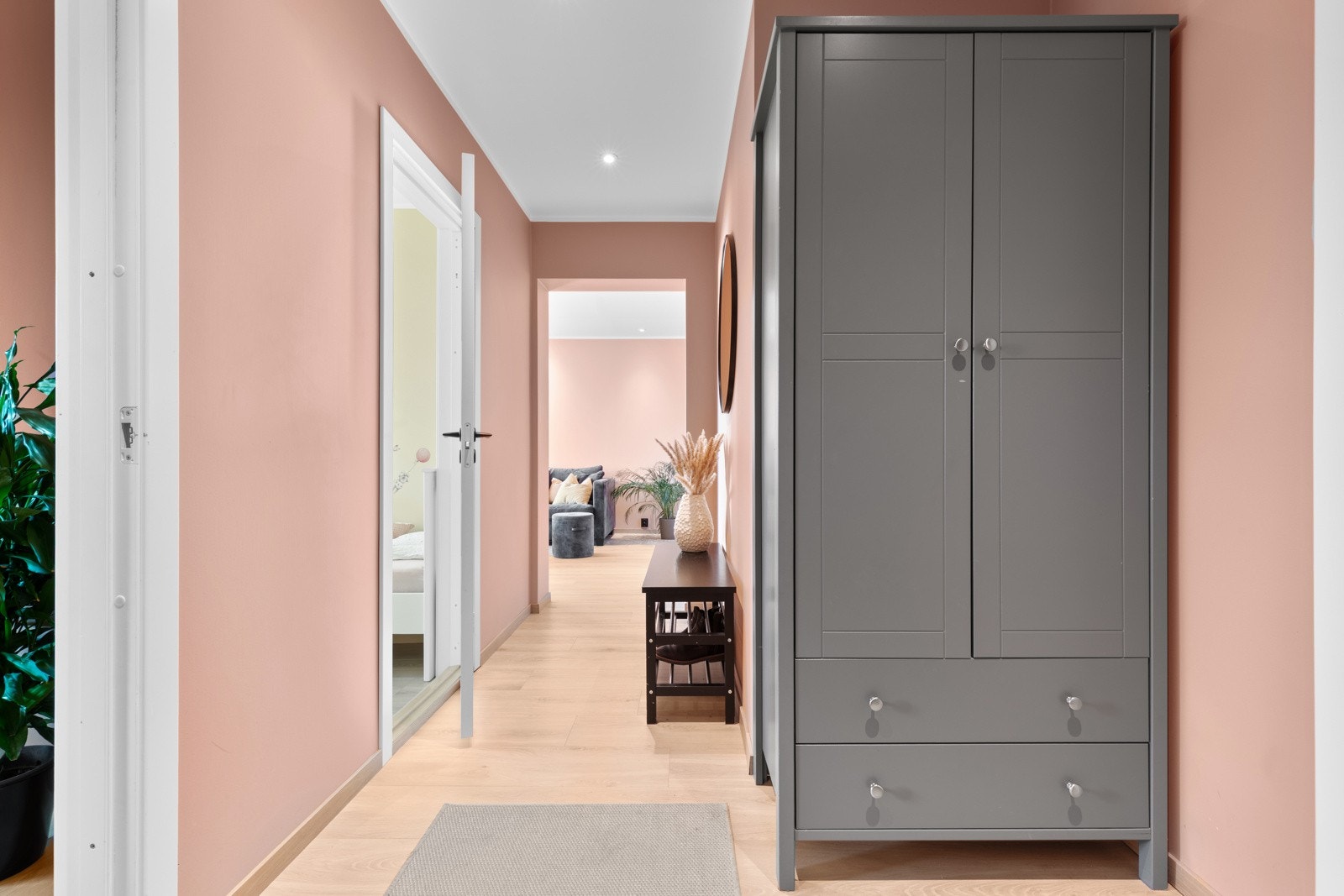 Leiligheten ble pusset opp i 2023 og holder en gjennomgående god standard. Galleribilde