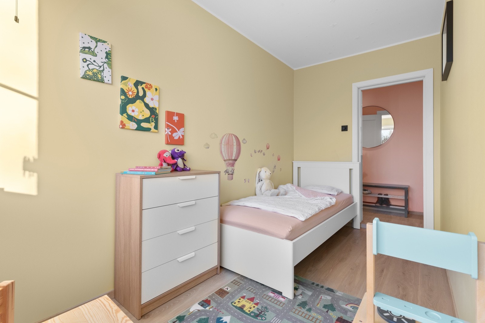 På soverommet har du plass til seng, kontorpult og garderobeløsninger etter eget ønske og behov. Galleribilde