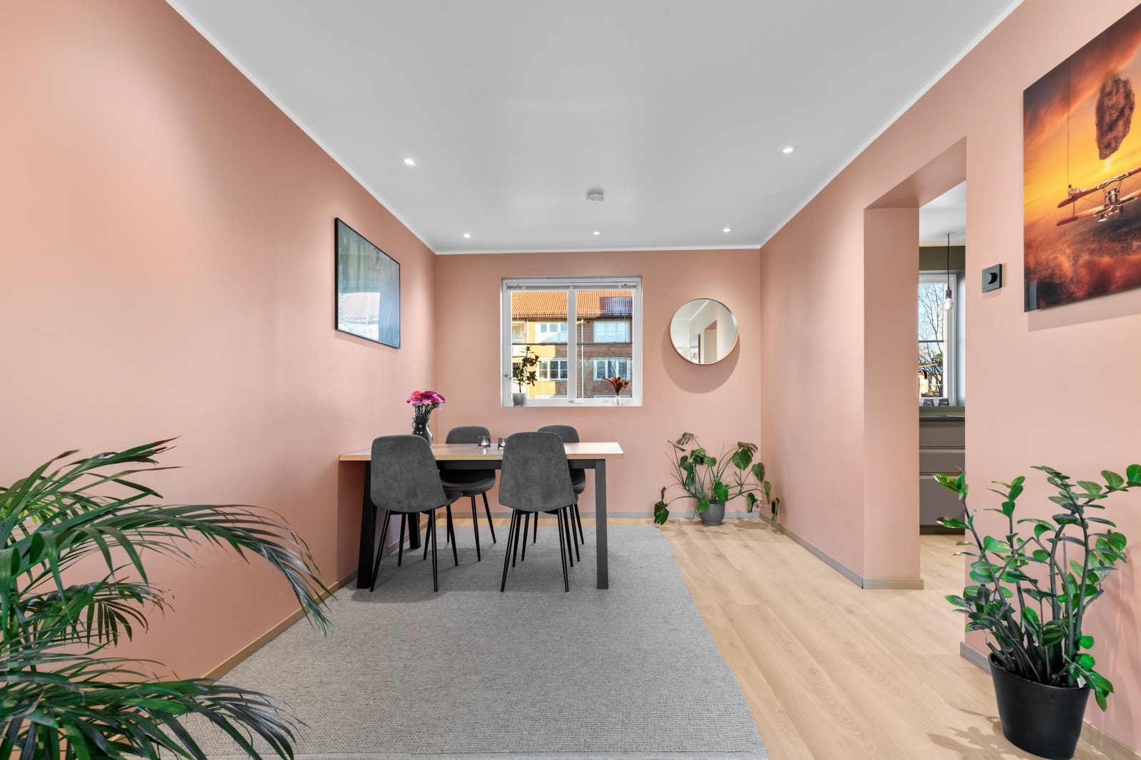 Hele leiligheten ble pusset opp i 2023 - her kan du flytte rett inn i en strøken leilighet! Galleribilde