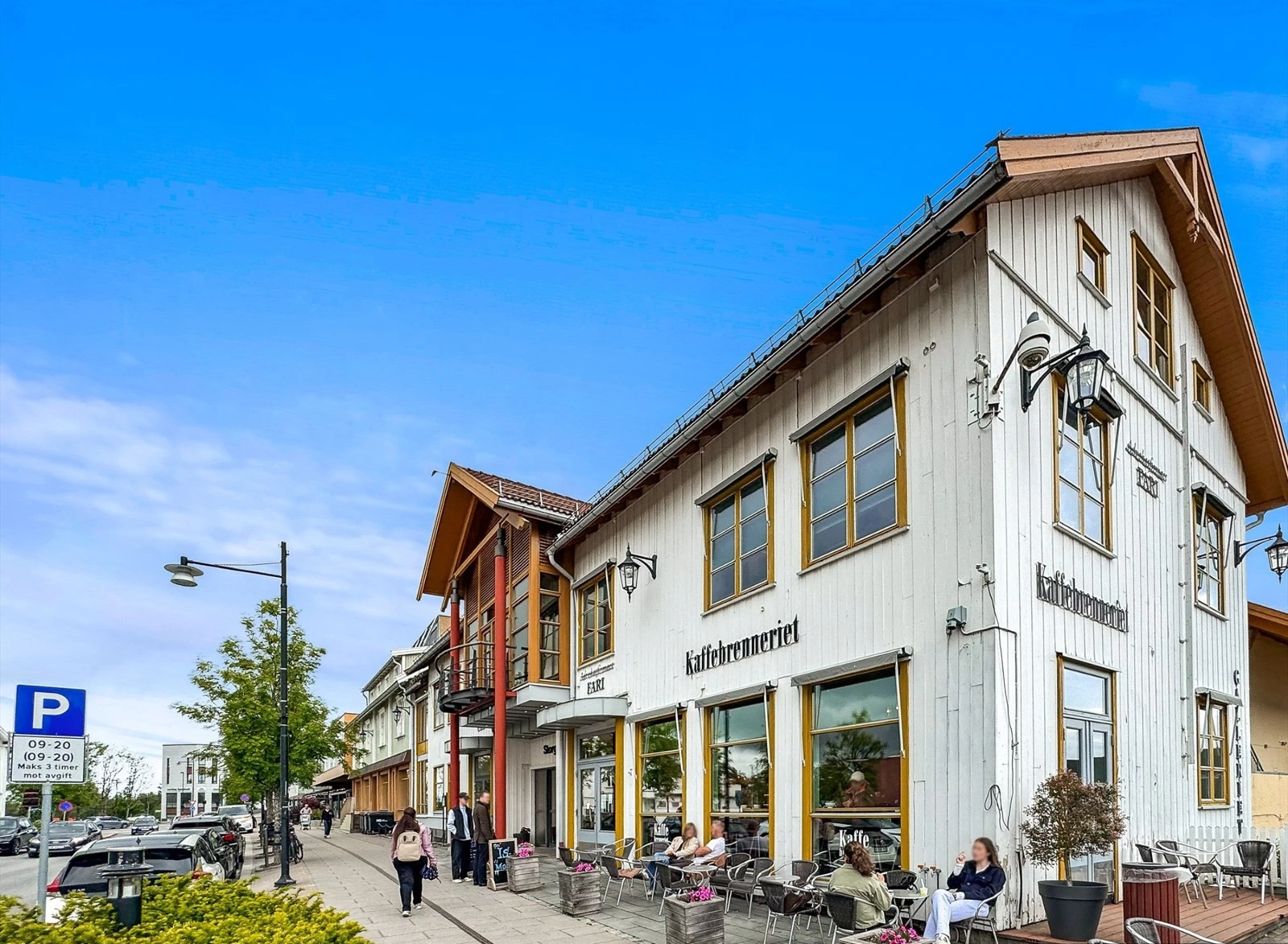 I sentrum finner du populære møtesteder som Kaffebrenneriet, som ligger sentralt ved torget. Galleribilde