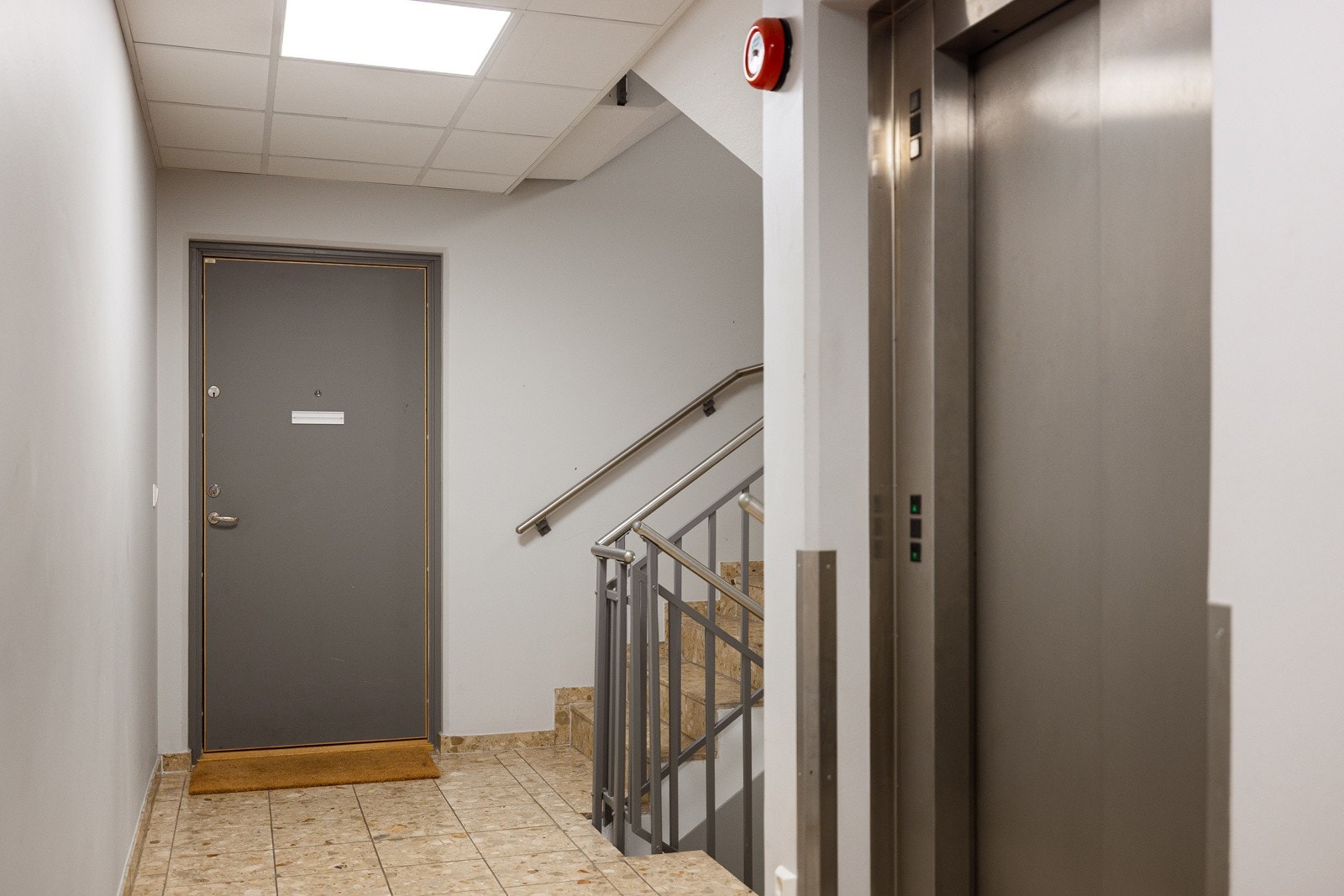 Enkel adkomst til 5.etasje via heis. Galleribilde