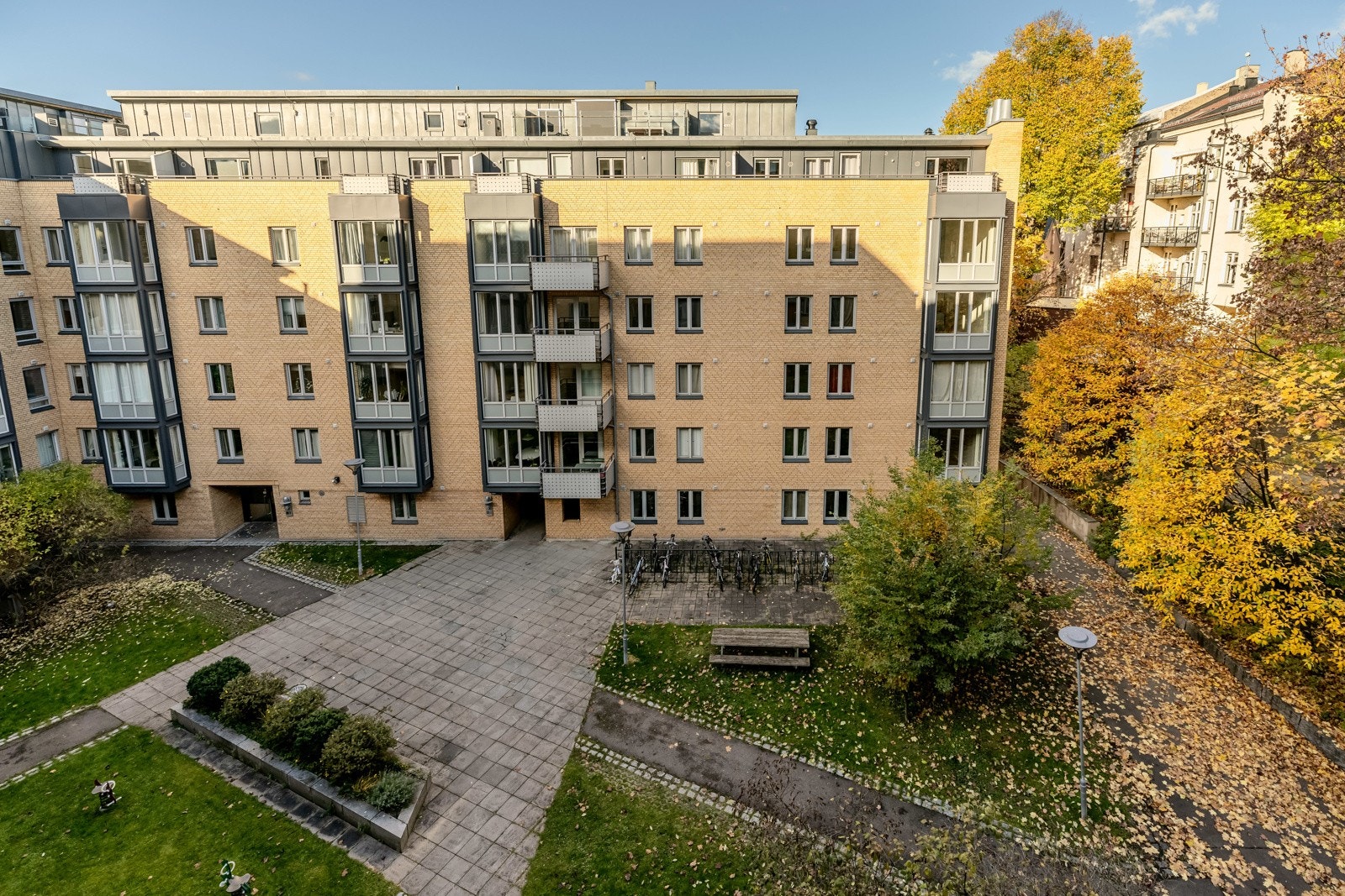 Rommet vender mot rolig bakgård. Galleribilde