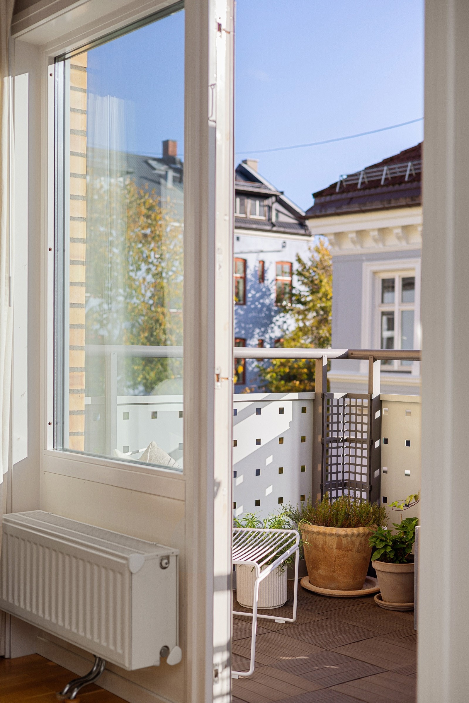 Fra stuen er det utgang til en herlig balkong på 4 kvm. Galleribilde