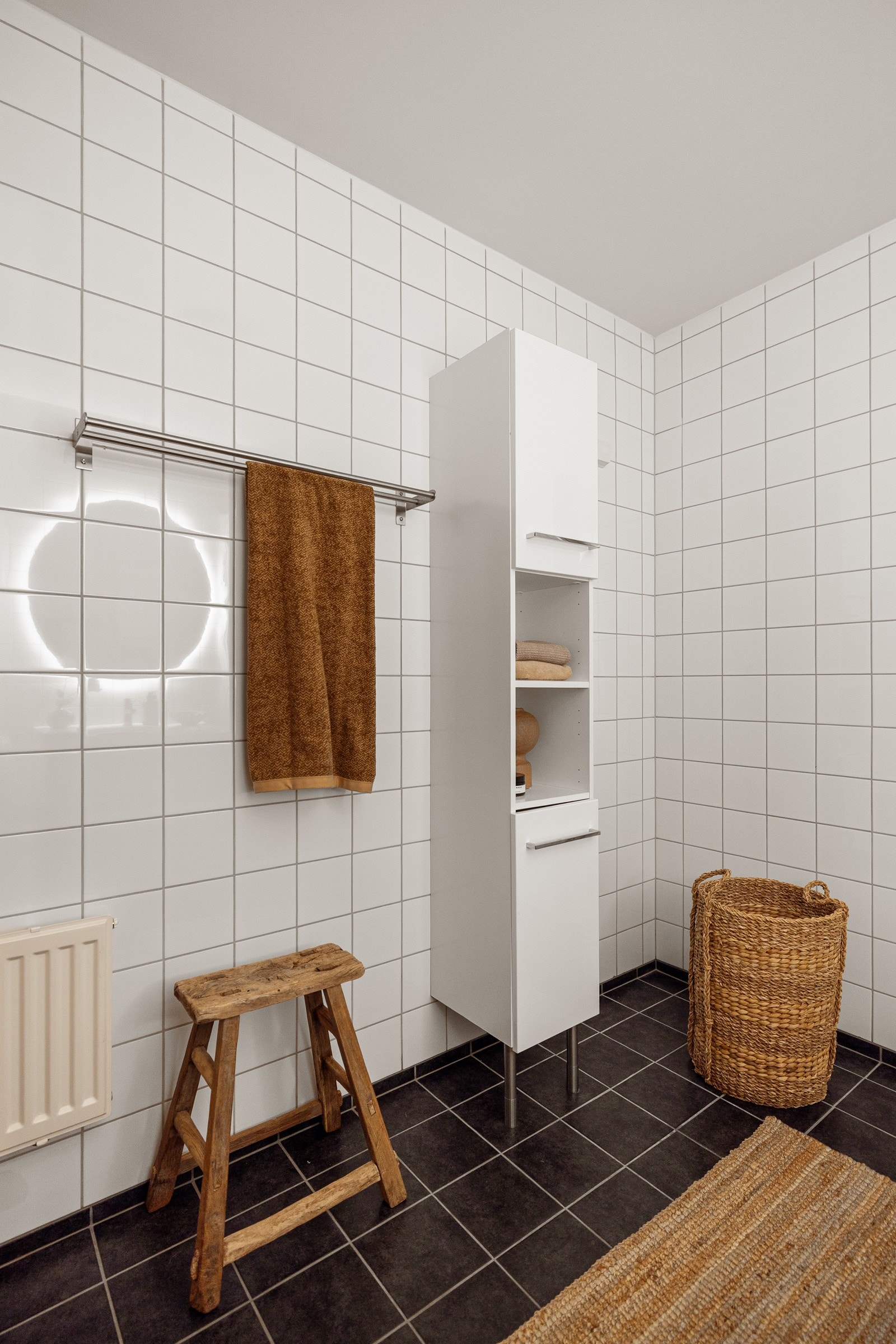 Lagt ny membran, varmekabel og gulvfliser i 2012. Galleribilde