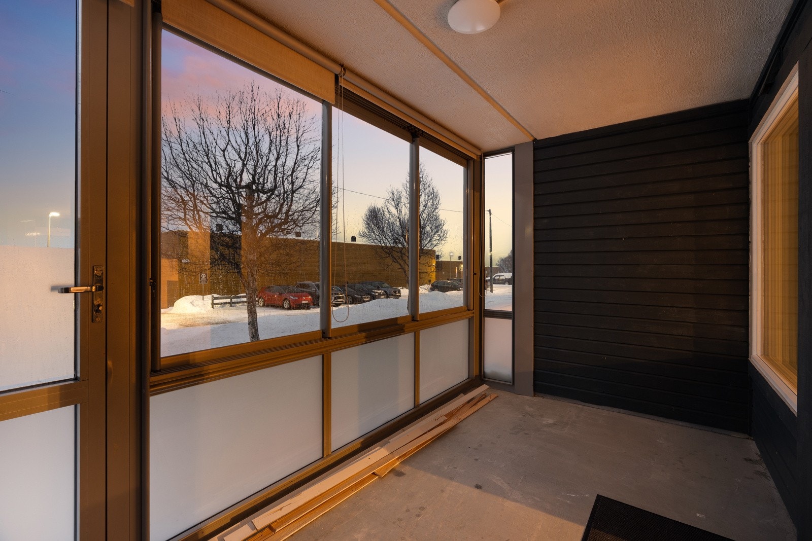 Her bor du i et hyggelig nabolag med nærhet til butikk, busstopp, flotte turområder, skiløyper og alpinanlegg. Galleribilde