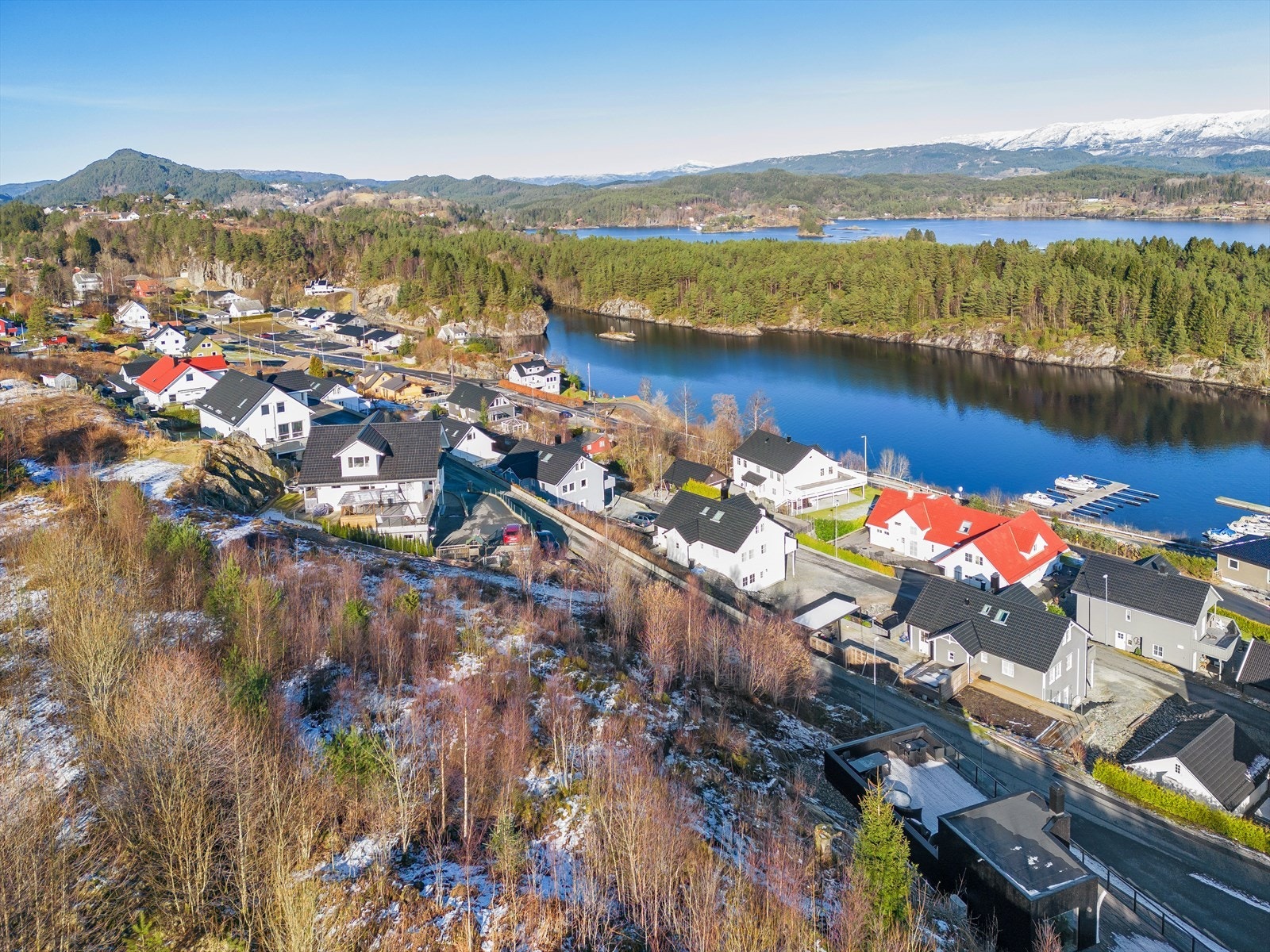 Tomten har en utnyttelsesgrad på 25 % noe som tilsvarer 291 m² - komplett reguleringsplan er vedlagt salgsoppgave Galleribilde