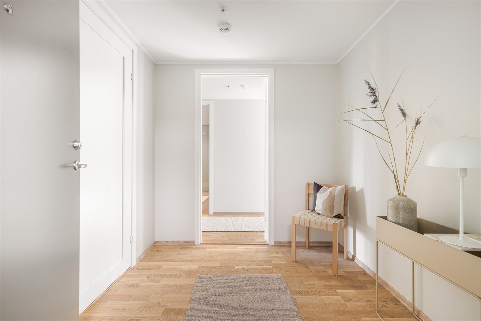 God mulighet for plassering av garderobeskap i entre Galleribilde