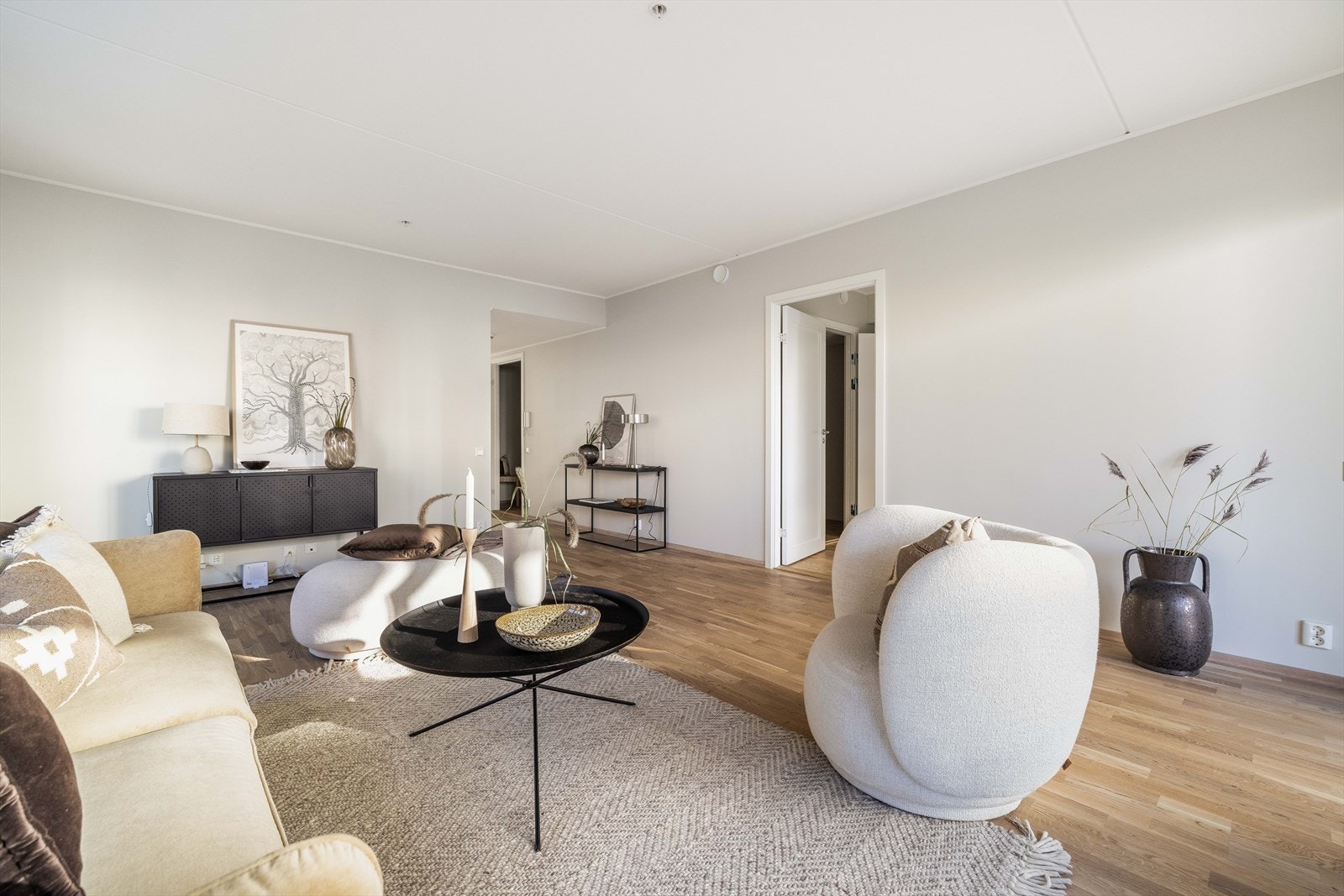 Fra stue mot soverom og mellomgang Galleribilde