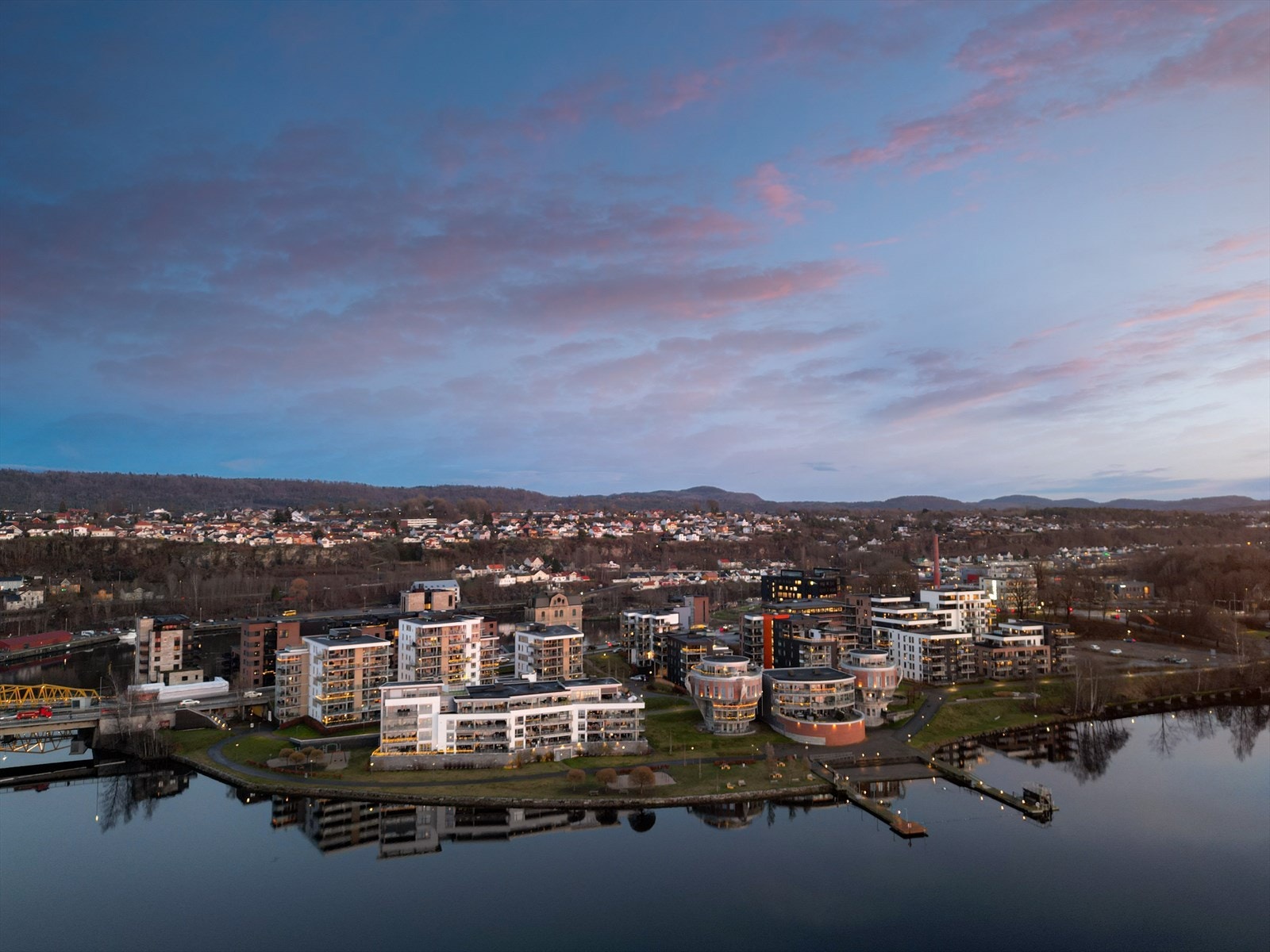 Her bor du fint og sentralt til i et hyggelig og attraktivt boligområde Galleribilde