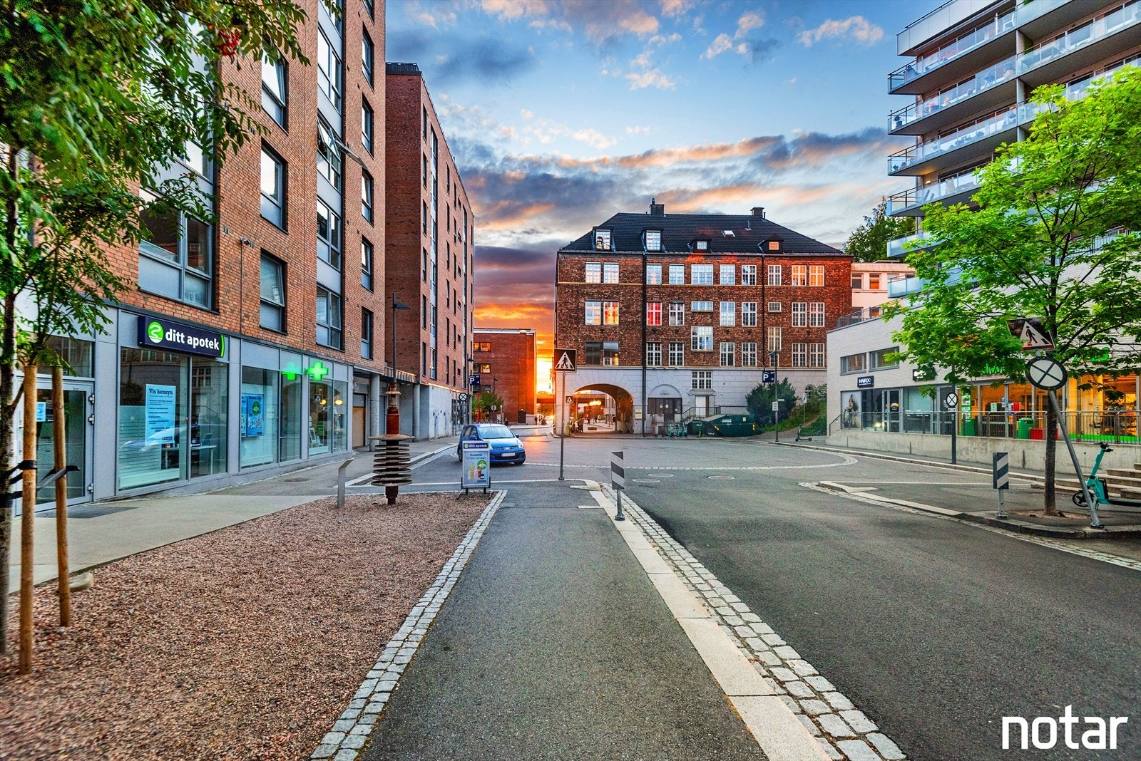 I Kværnerbyen har du alt du måtte trenge; Apotek, Kiwi, cafe, treningssenter, frisør, etc Galleribilde