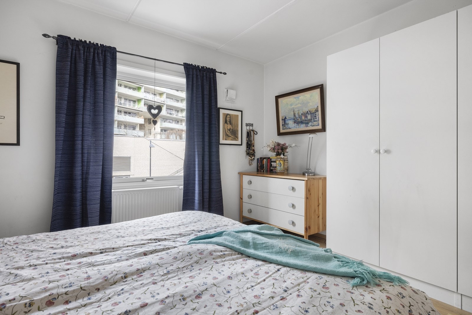 Plass til stort garderobeskap. Galleribilde