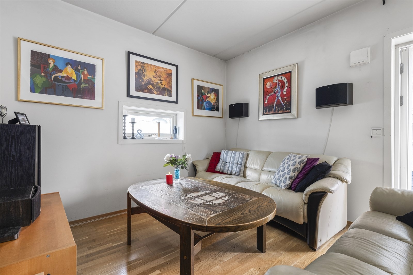 Telia er leverandør av kabel-tv og fibernett-tjenester. Dette er inkludert i felleskostnadene. Galleribilde