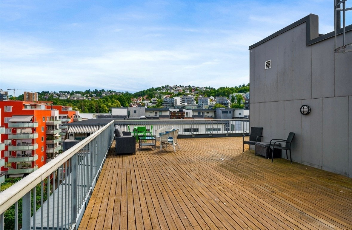 Heis i bygget med adkomst til felles takterrasse. Galleribilde